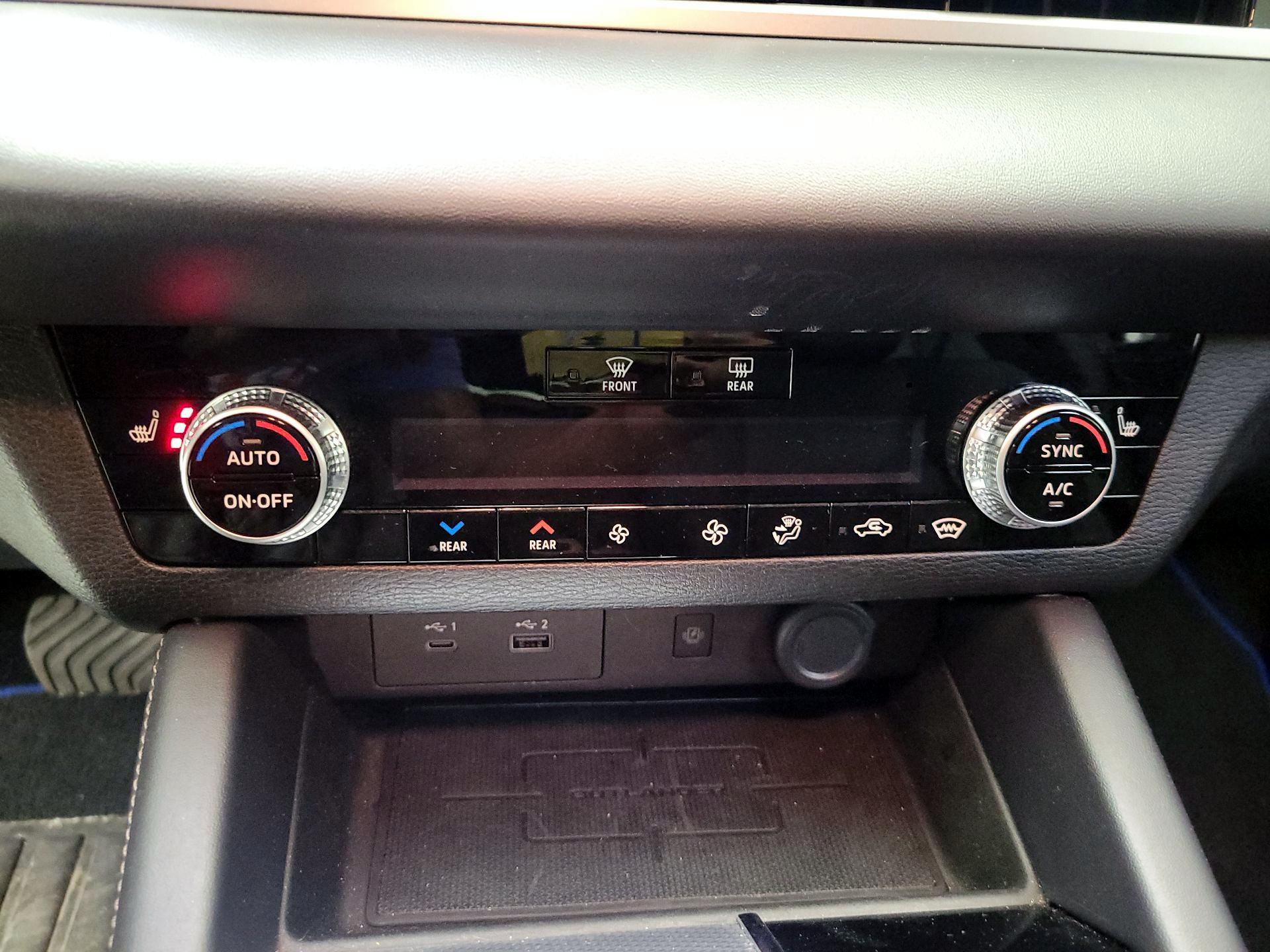 Thumbnail: 2023 Mitsubishi Outlander - 17