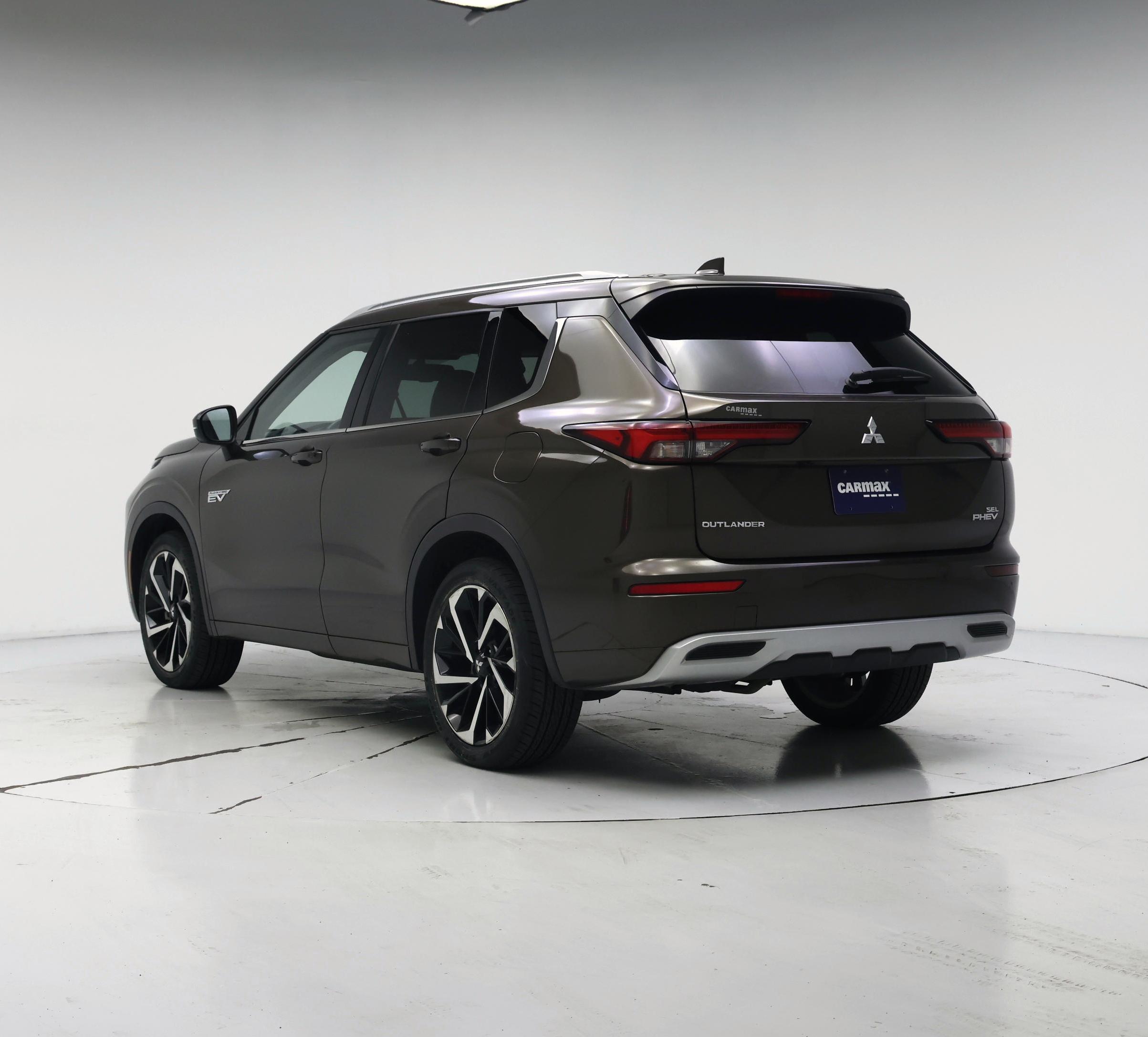 Thumbnail: 2023 Mitsubishi Outlander - 2