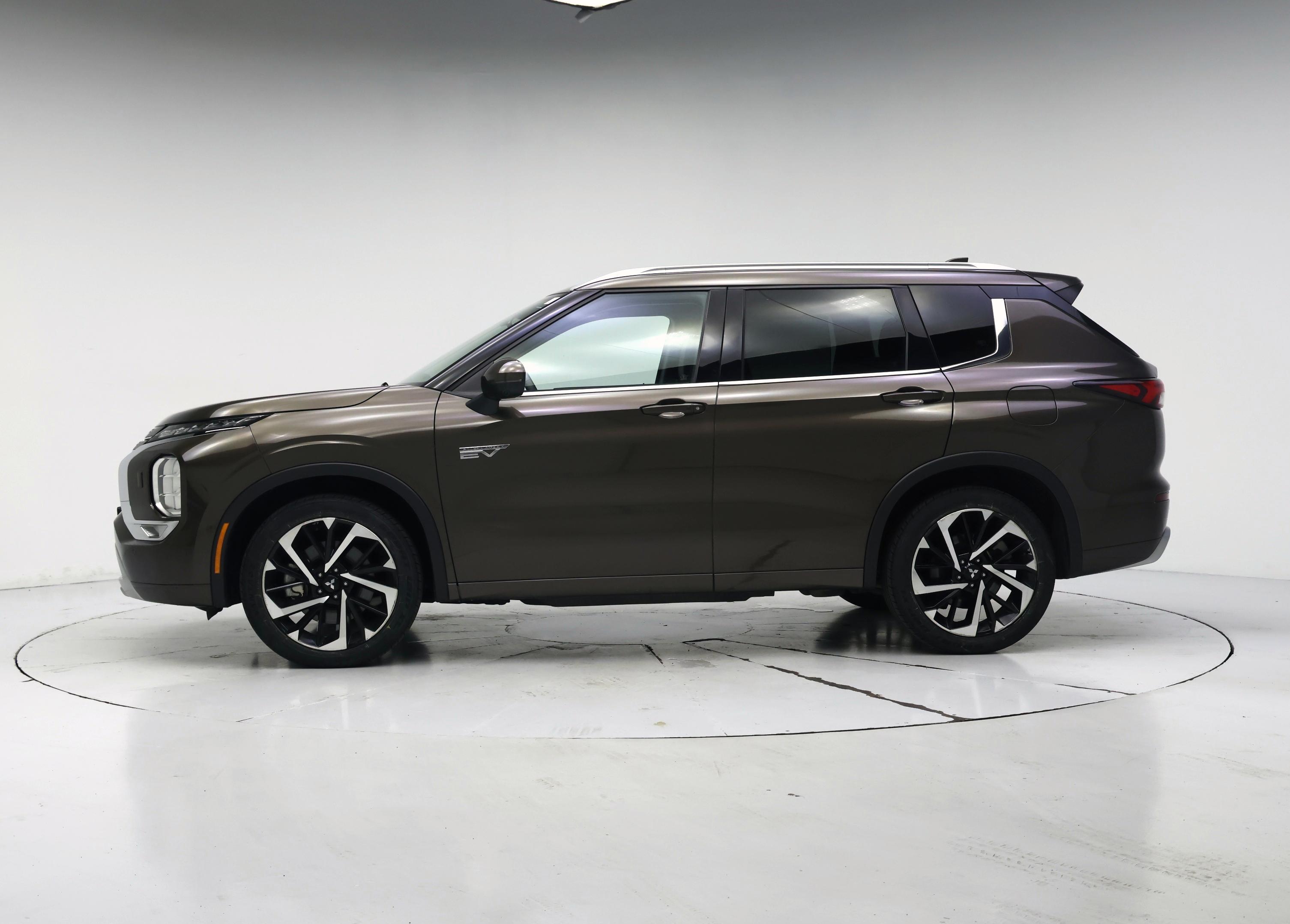 Thumbnail: 2023 Mitsubishi Outlander - 3
