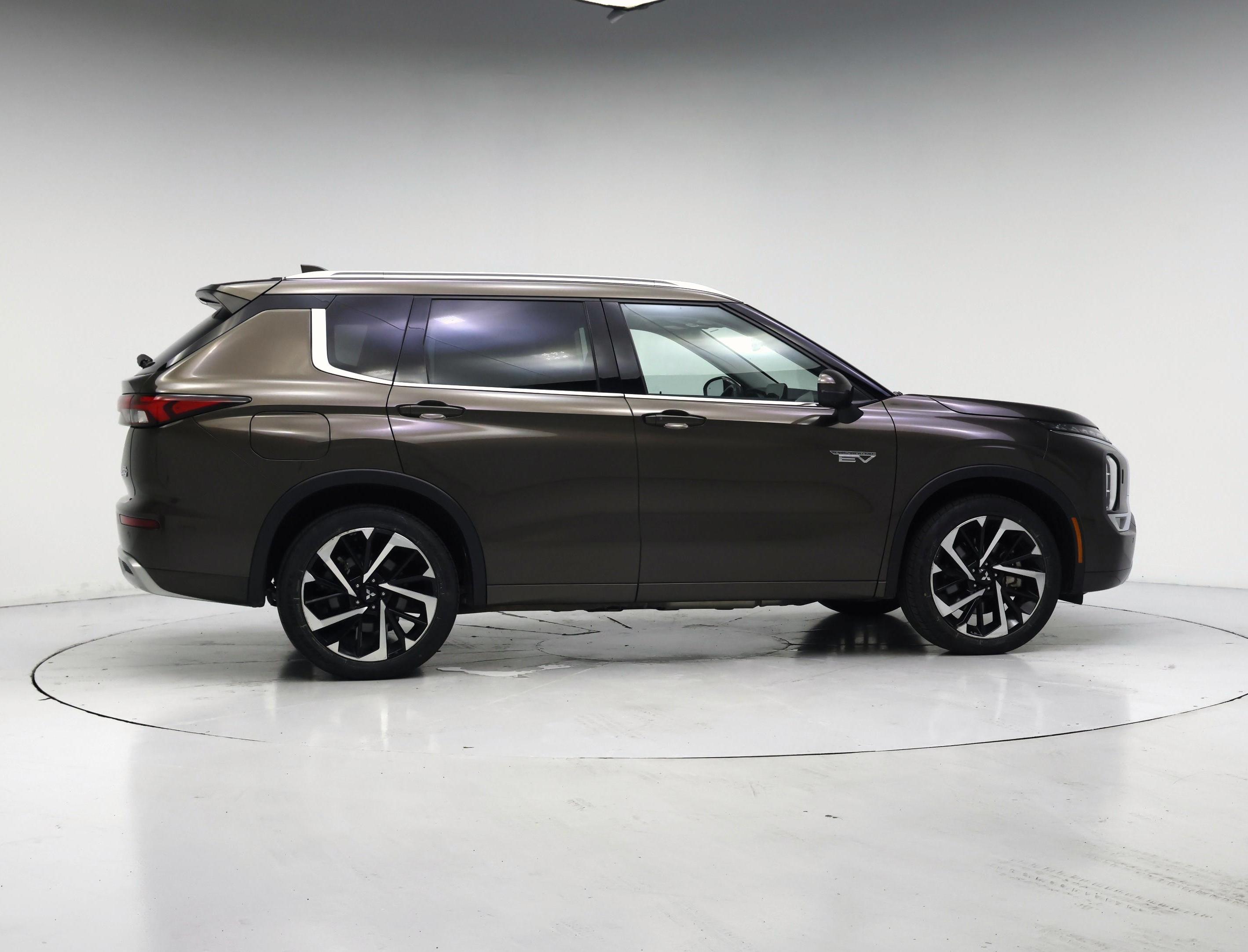 Thumbnail: 2023 Mitsubishi Outlander - 7
