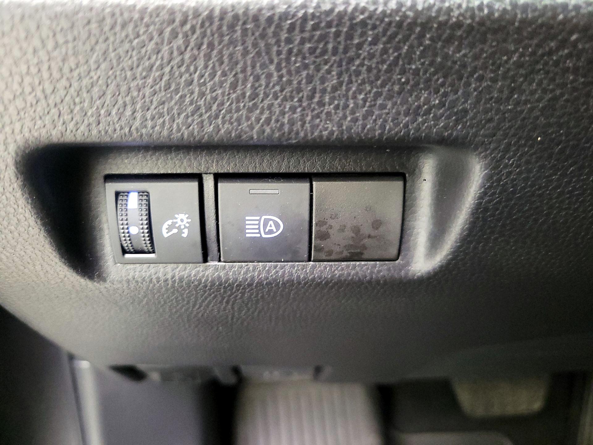 Thumbnail: 2022 Toyota RAV4 - 11