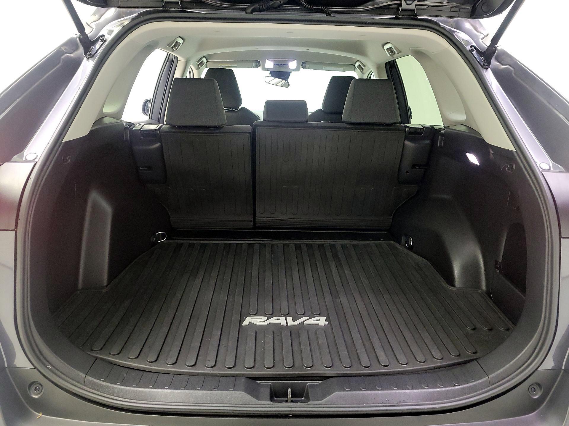 Thumbnail: 2022 Toyota RAV4 - 19