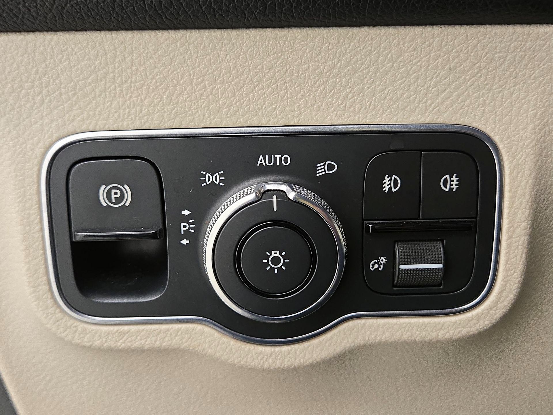 Thumbnail: 2020 Mercedes-Benz GLB - 13