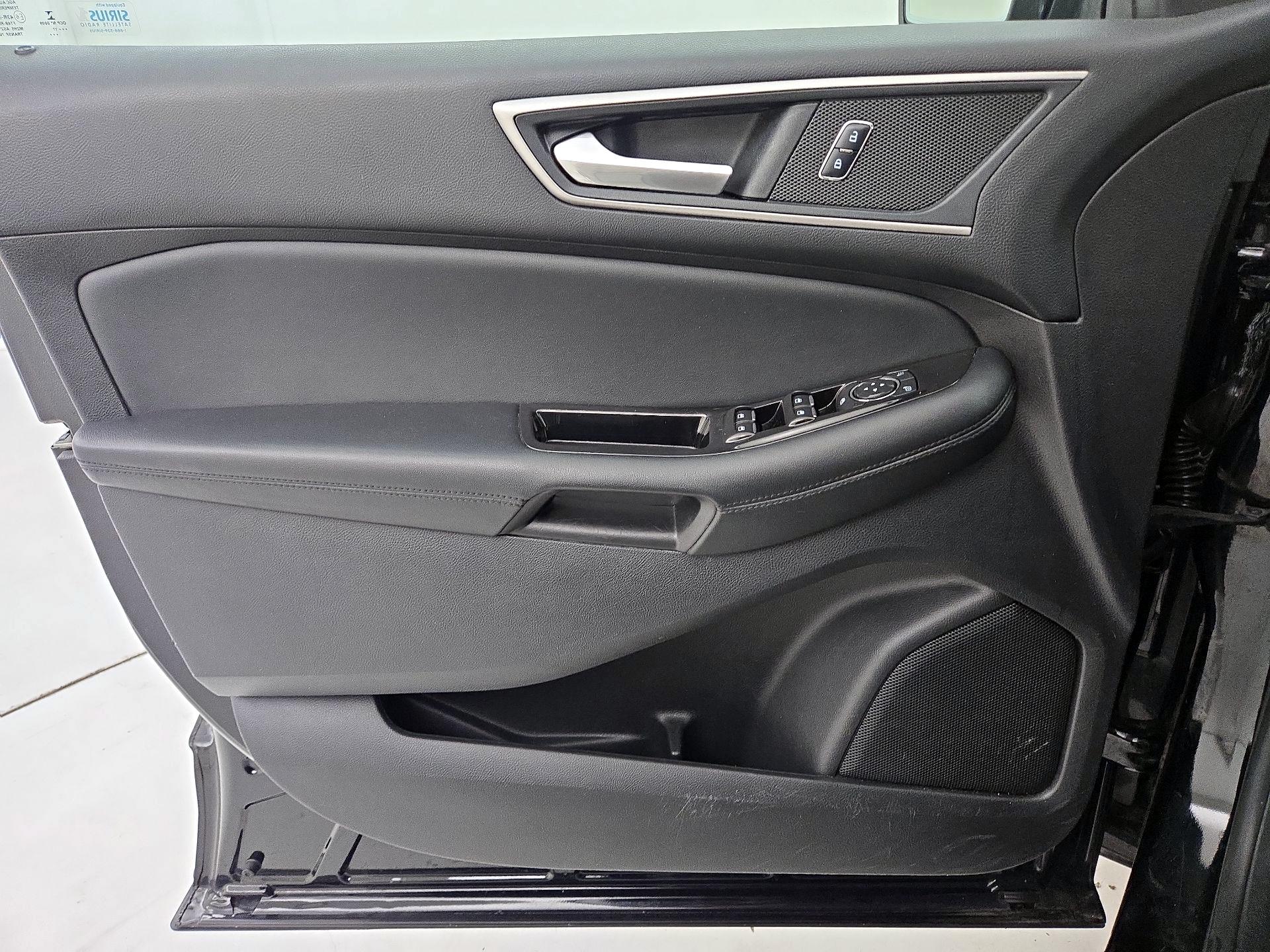 Thumbnail: 2017 Ford Edge - 12