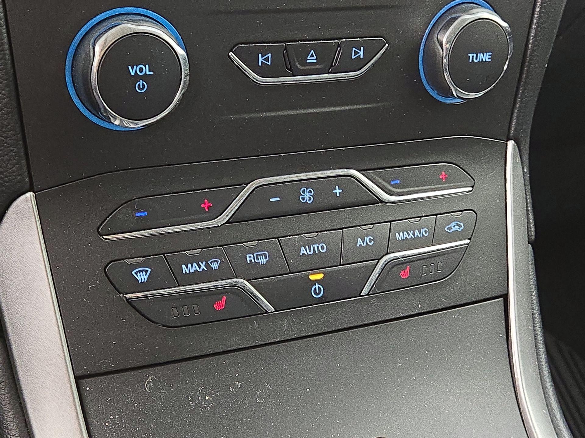 Thumbnail: 2017 Ford Edge - 17