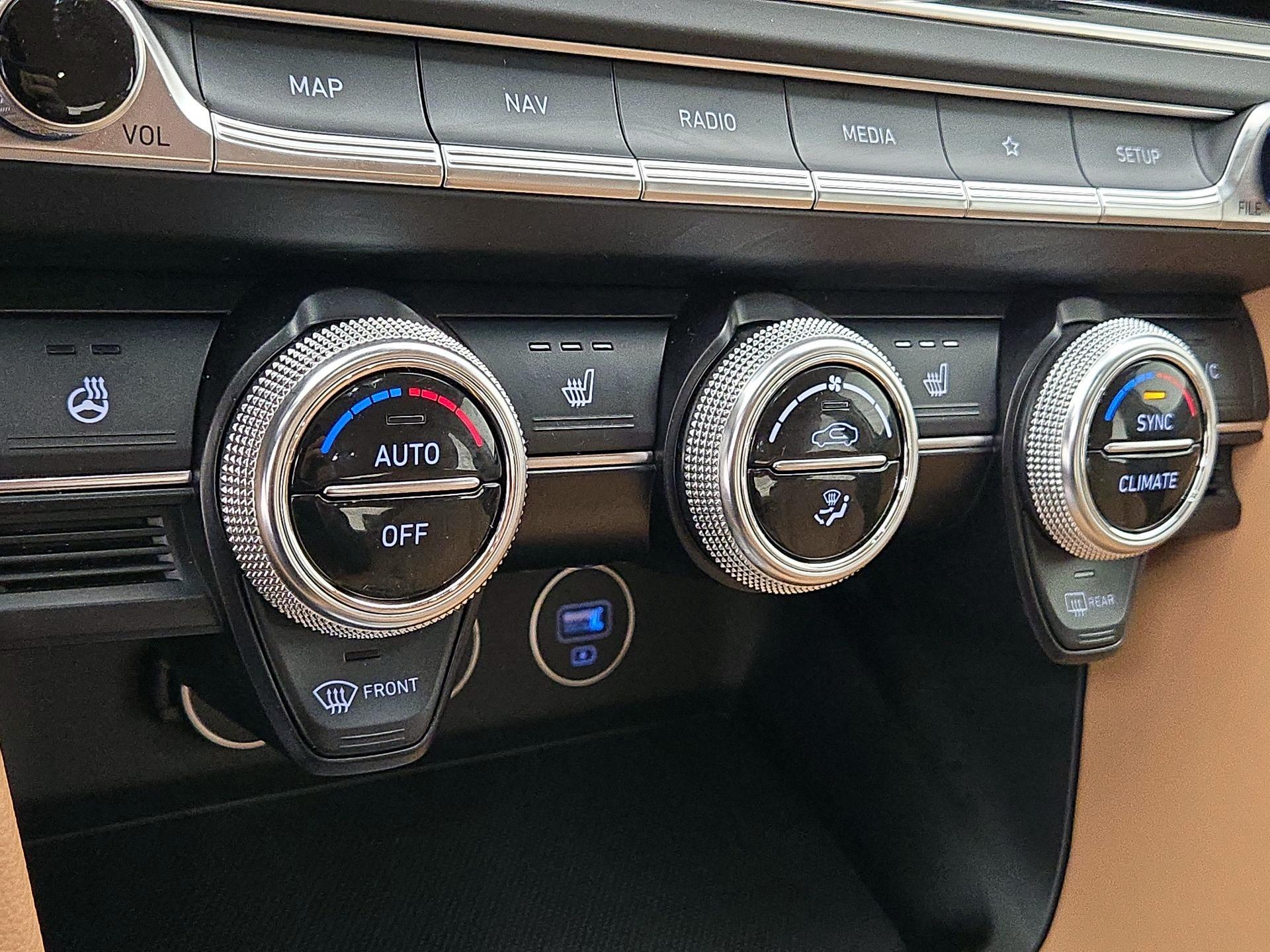 Thumbnail: 2022 Genesis G70 - 16