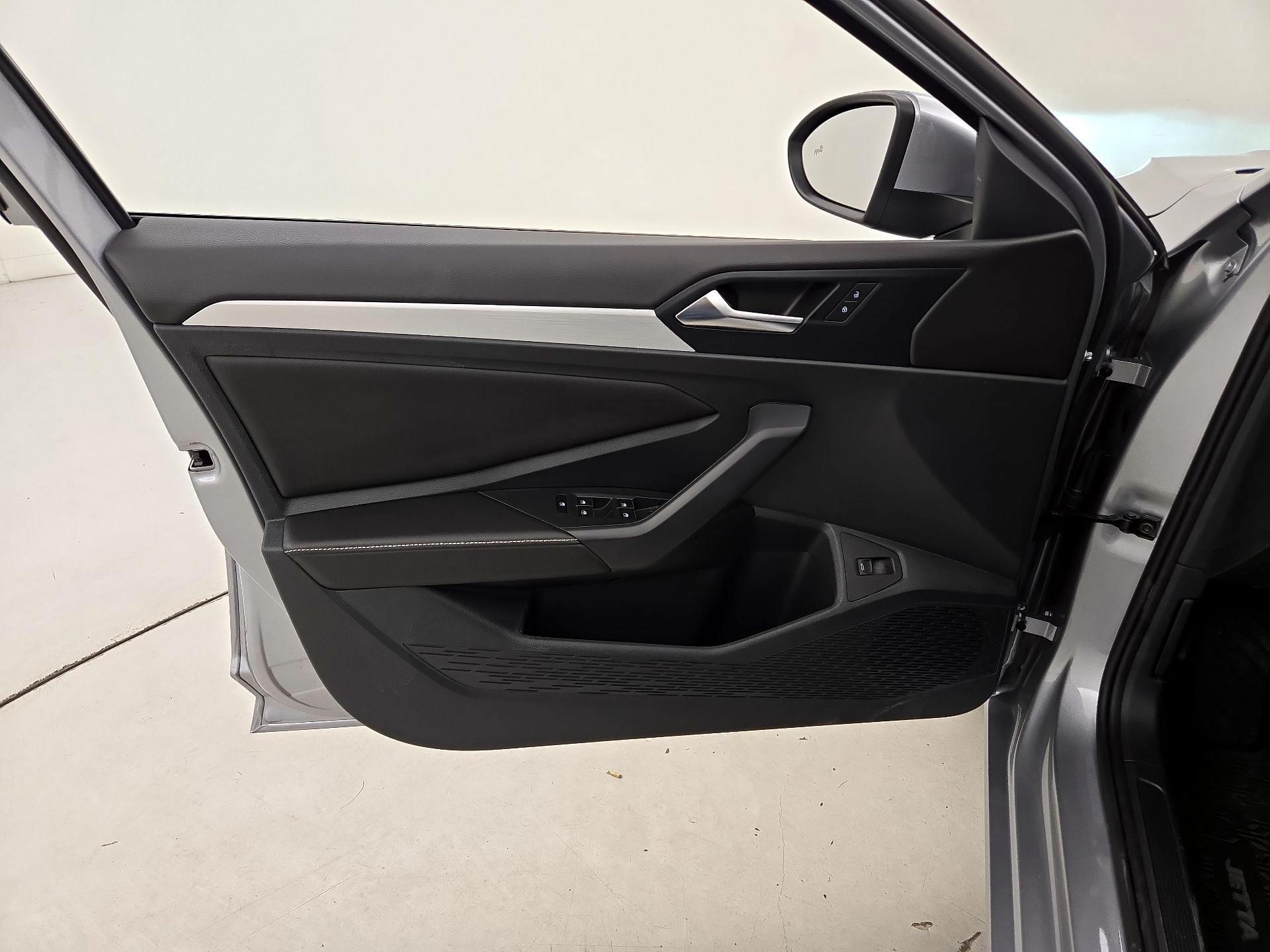 Thumbnail: 2025 Volkswagen Jetta - 12