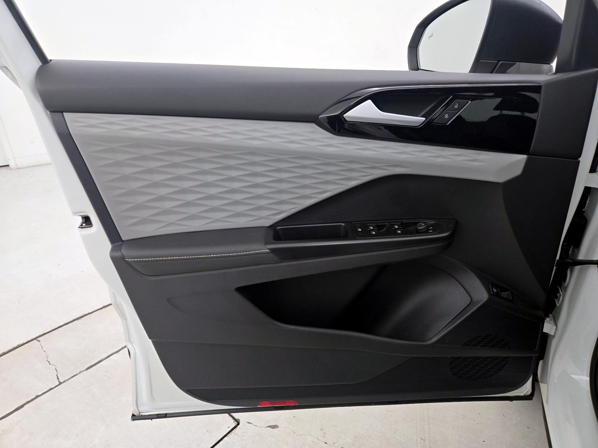 Thumbnail: 2024 Volkswagen Taos - 12