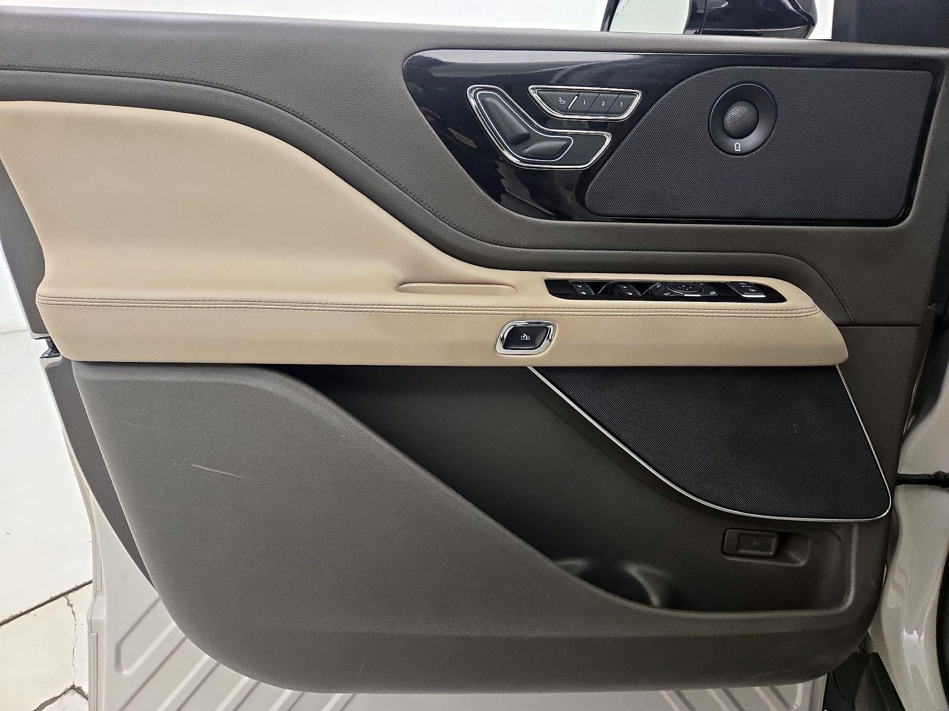 Thumbnail: 2021 Lincoln Aviator - 12