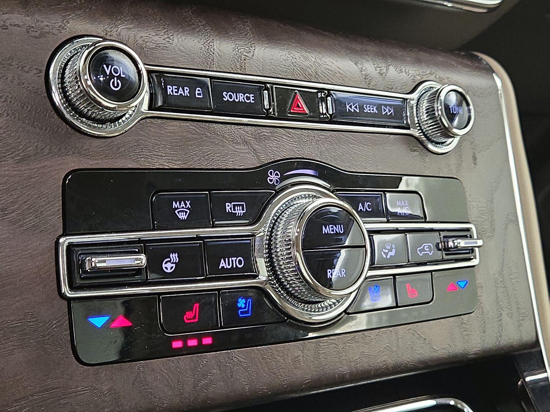 Thumbnail: 2021 Lincoln Aviator - 16