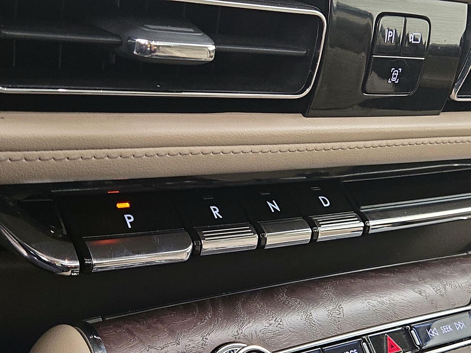 Thumbnail: 2021 Lincoln Aviator - 17