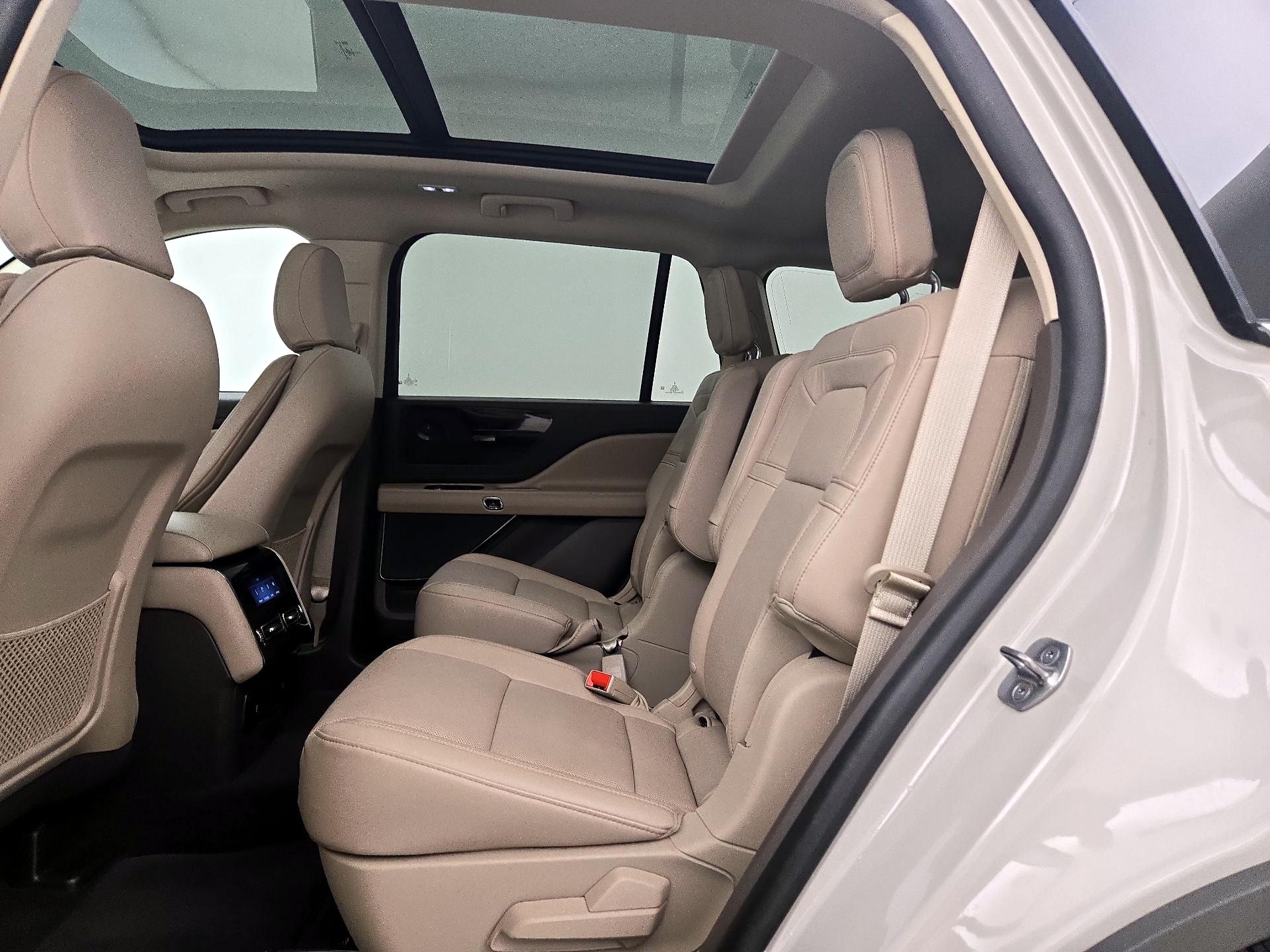 Thumbnail: 2021 Lincoln Aviator - 20