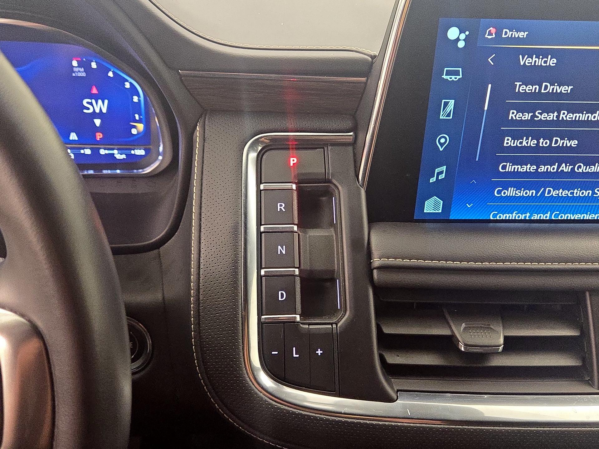 Thumbnail: 2023 Chevrolet Suburban - 17