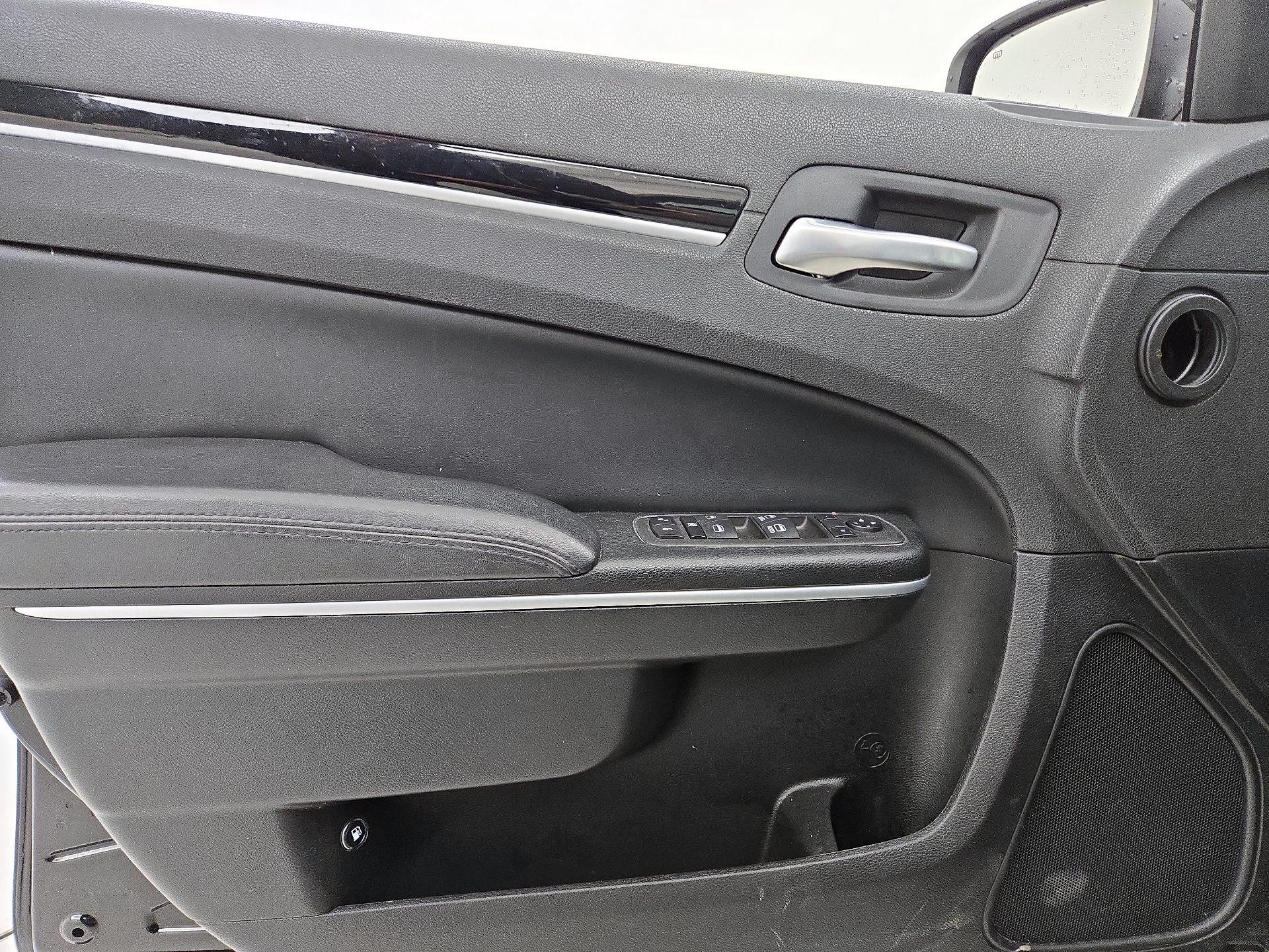 Thumbnail: 2023 Chrysler 300 - 12