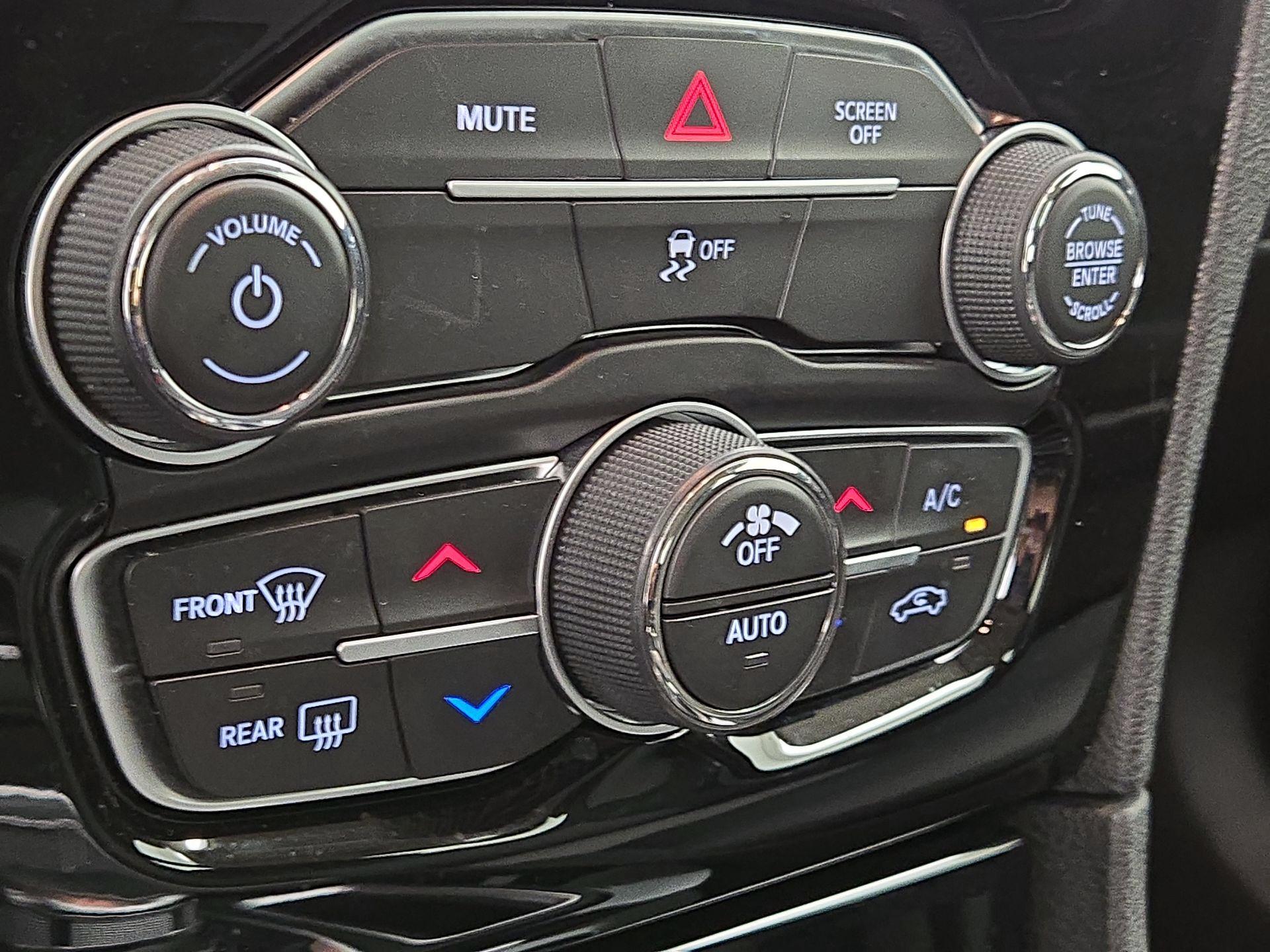 Thumbnail: 2023 Chrysler 300 - 15