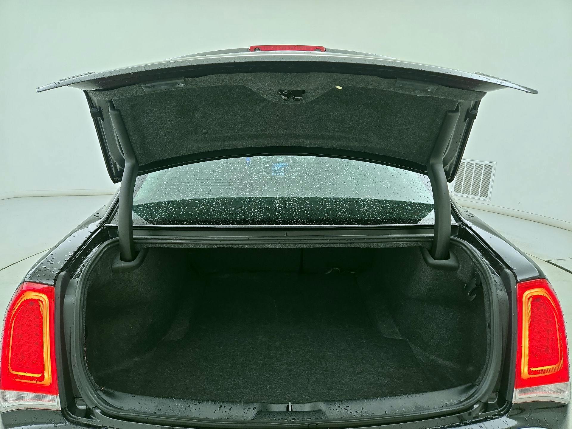 Thumbnail: 2023 Chrysler 300 - 19