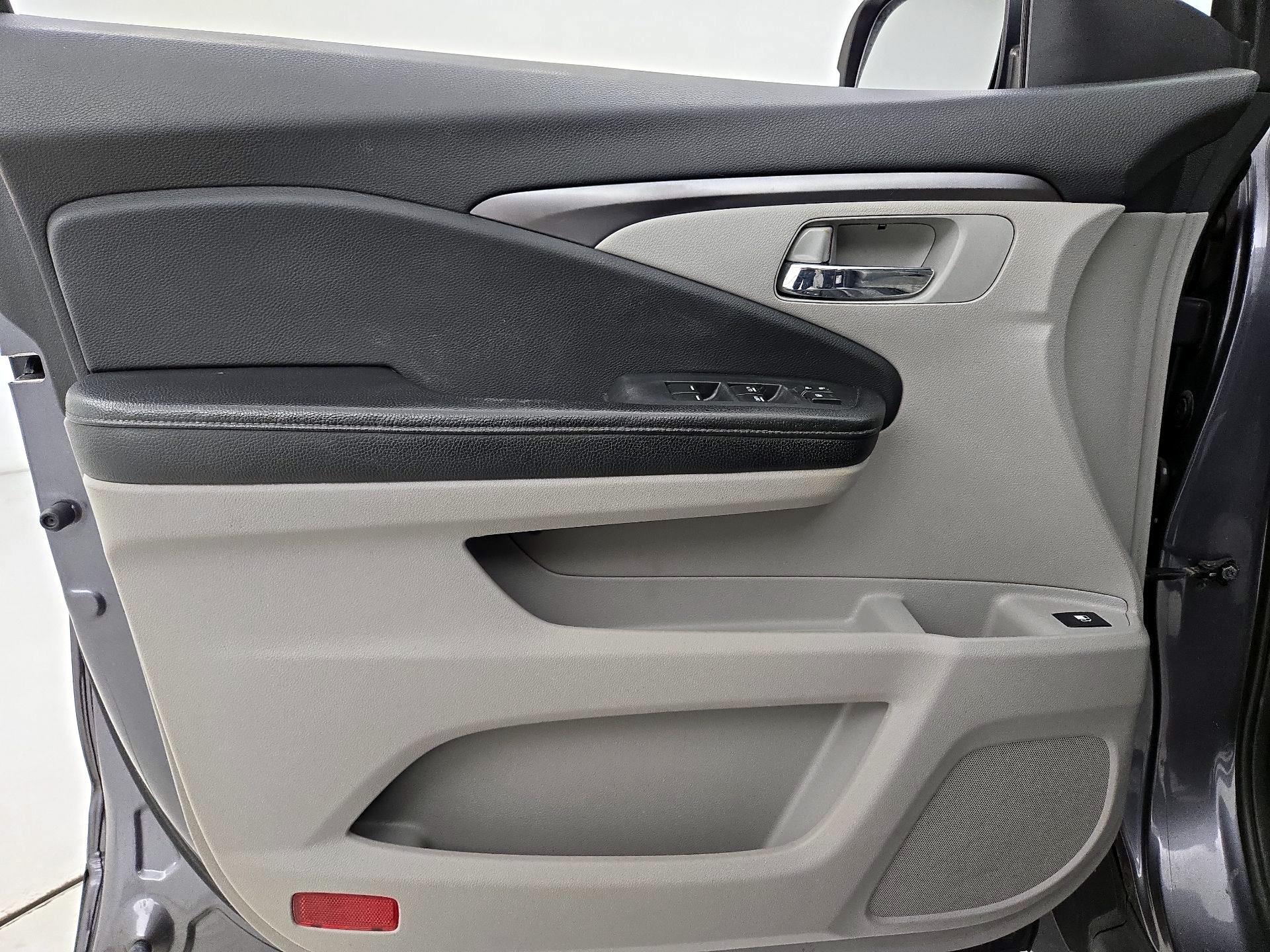 Thumbnail: 2017 Honda Ridgeline - 12