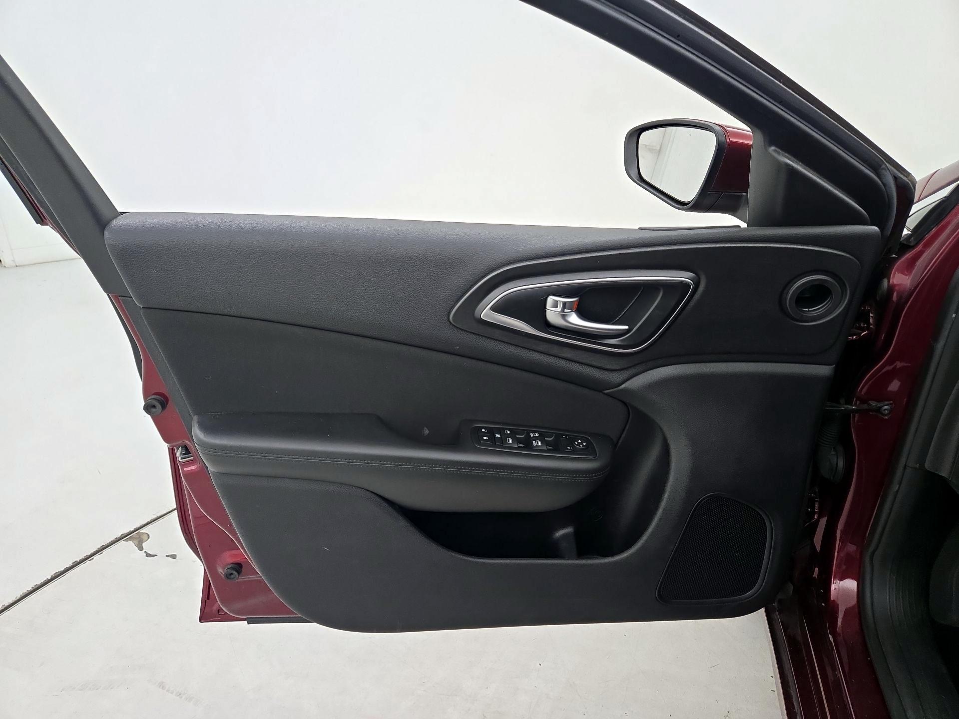 Thumbnail: 2016 Chrysler 200 - 12