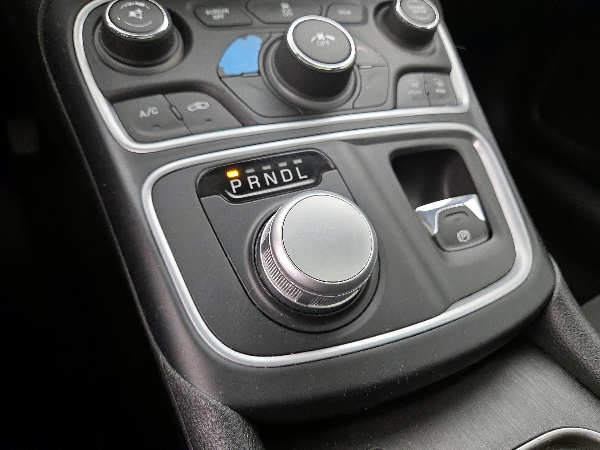 Thumbnail: 2016 Chrysler 200 - 19