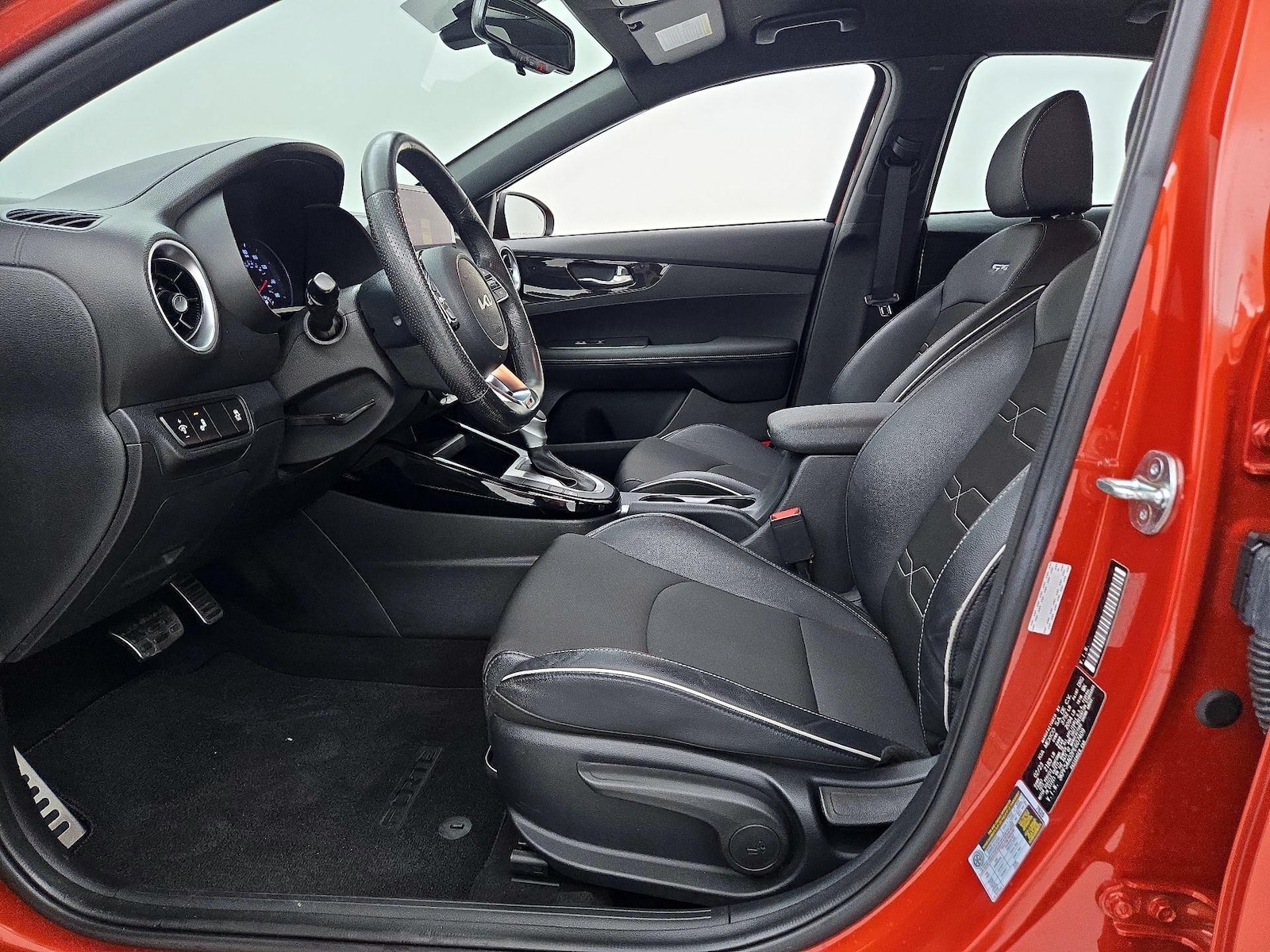2023 Kia Forte GT-Line - Photo 12