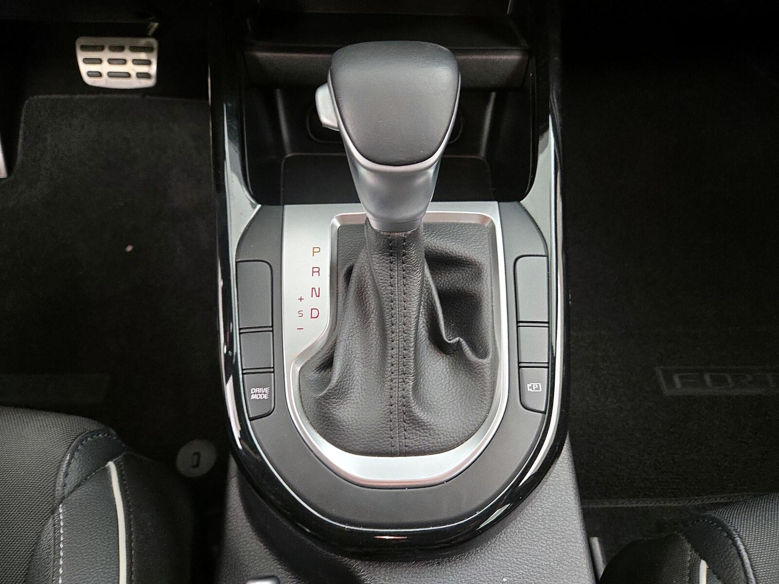 2023 Kia Forte GT-Line - Photo 17