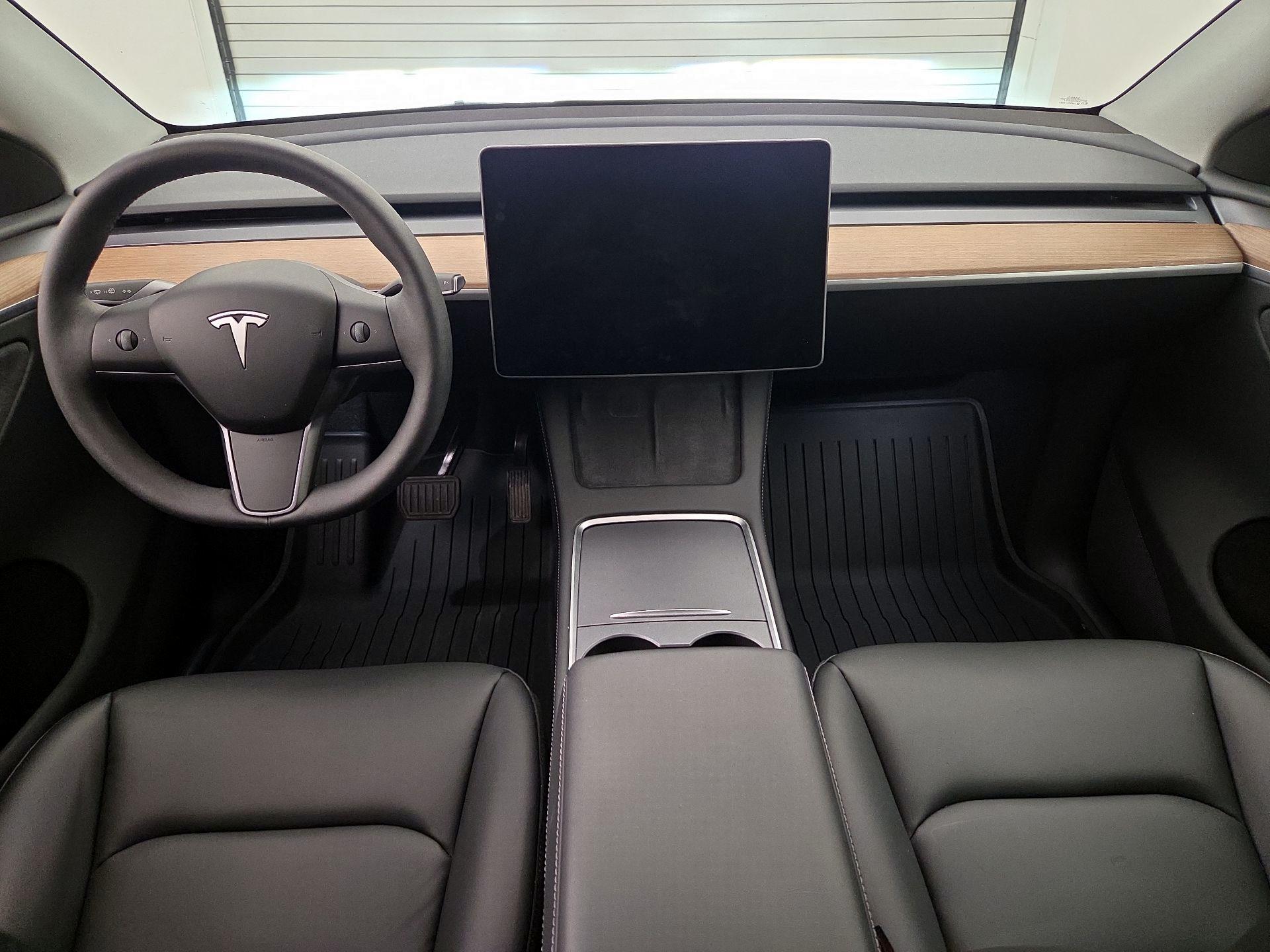 Thumbnail: 2025 Tesla Model Y - 9