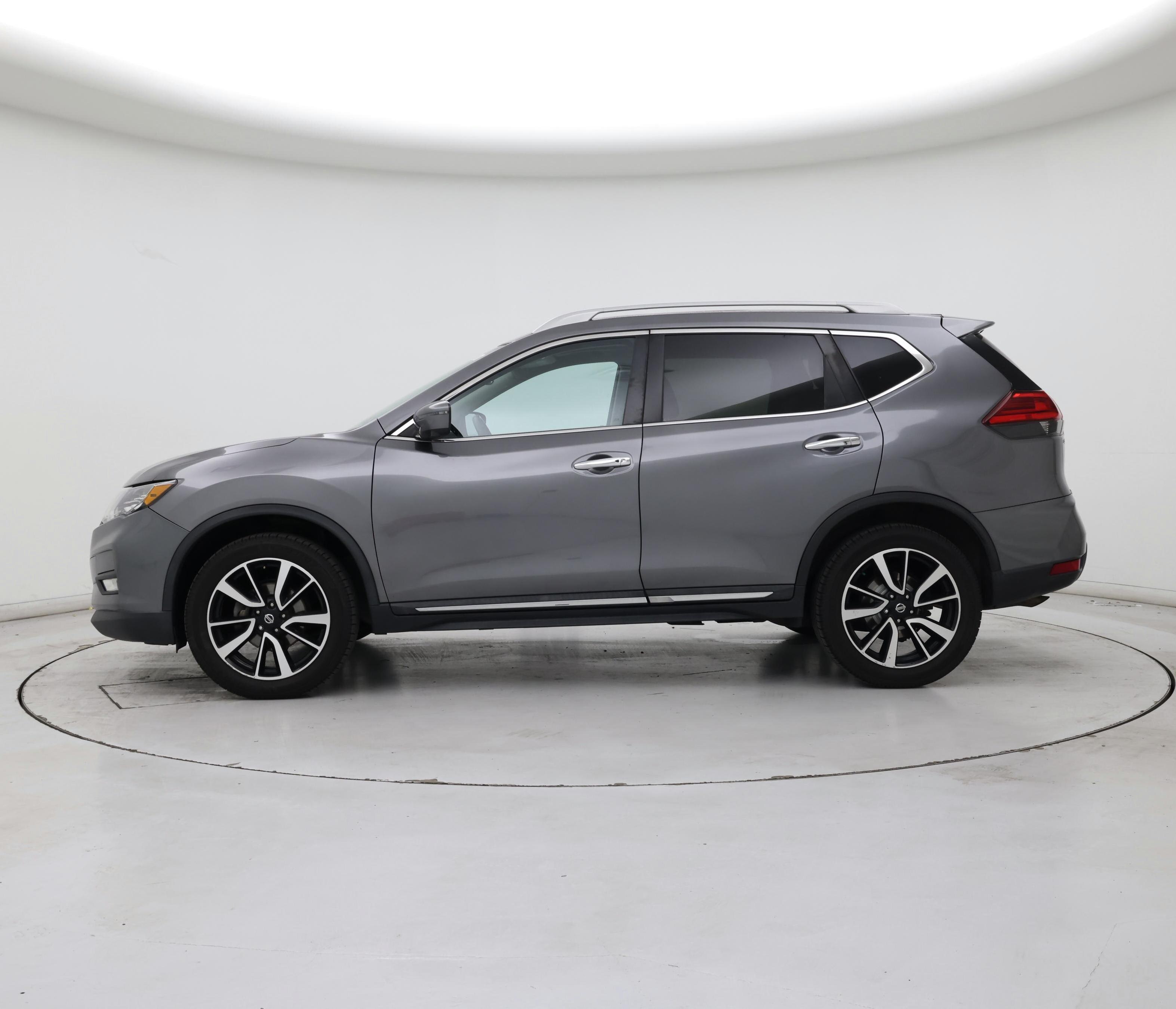 Thumbnail: 2017 Nissan Rogue - 3