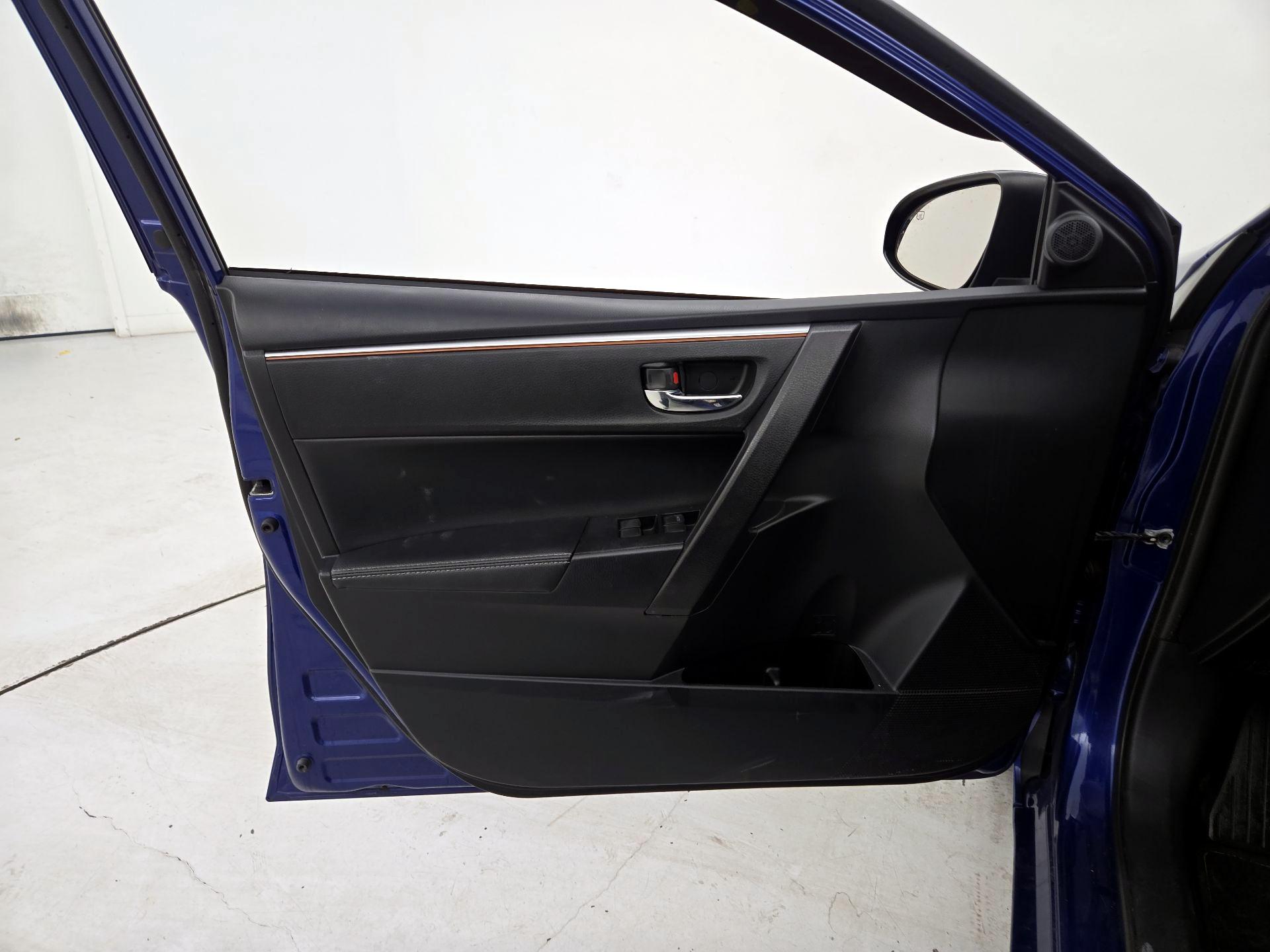 Thumbnail: 2015 Toyota Corolla - 12