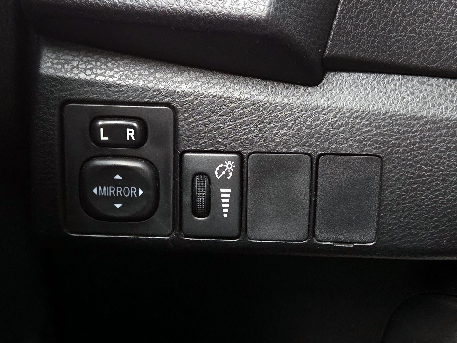 Thumbnail: 2015 Toyota Corolla - 13