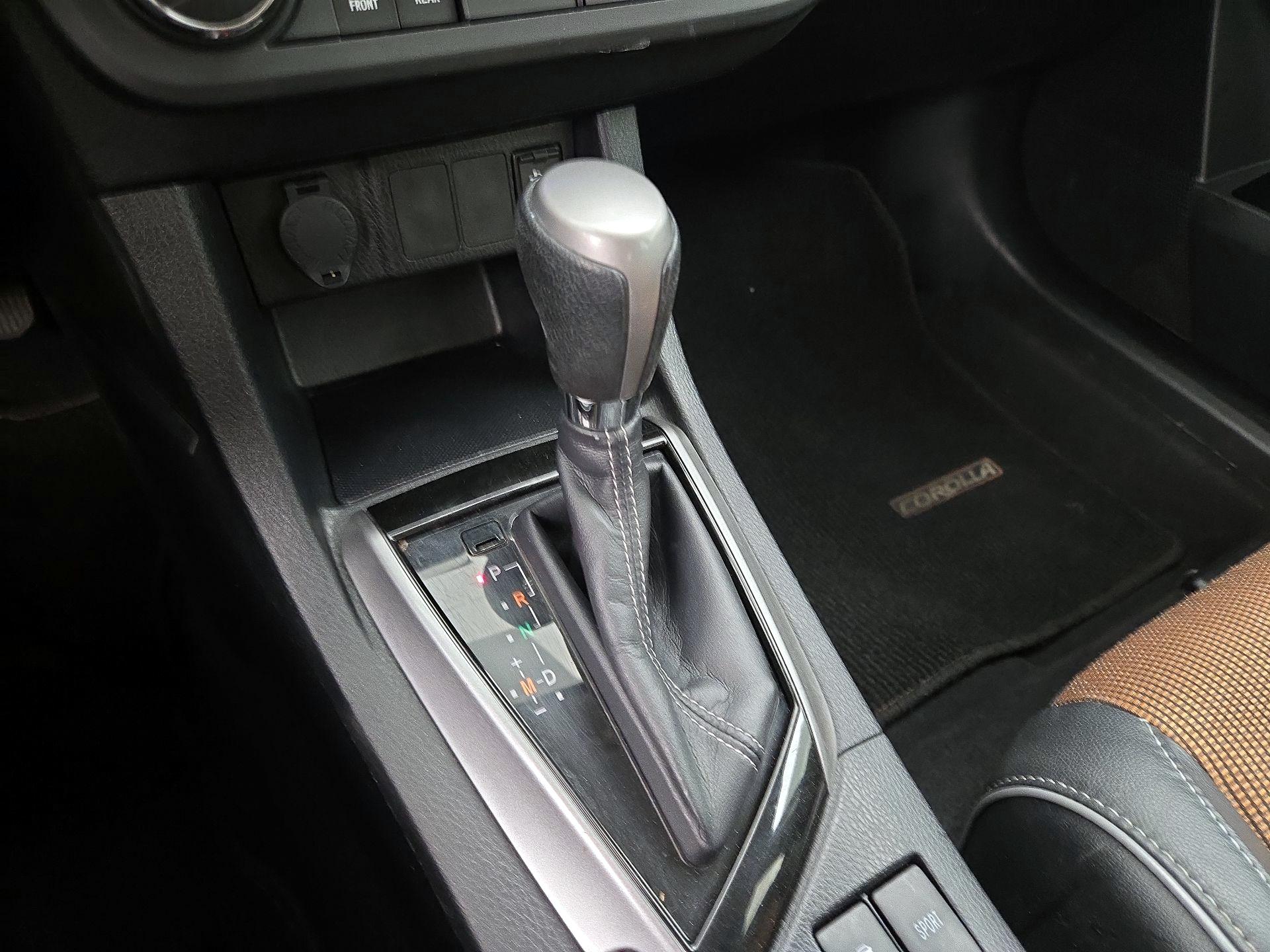 Thumbnail: 2015 Toyota Corolla - 17