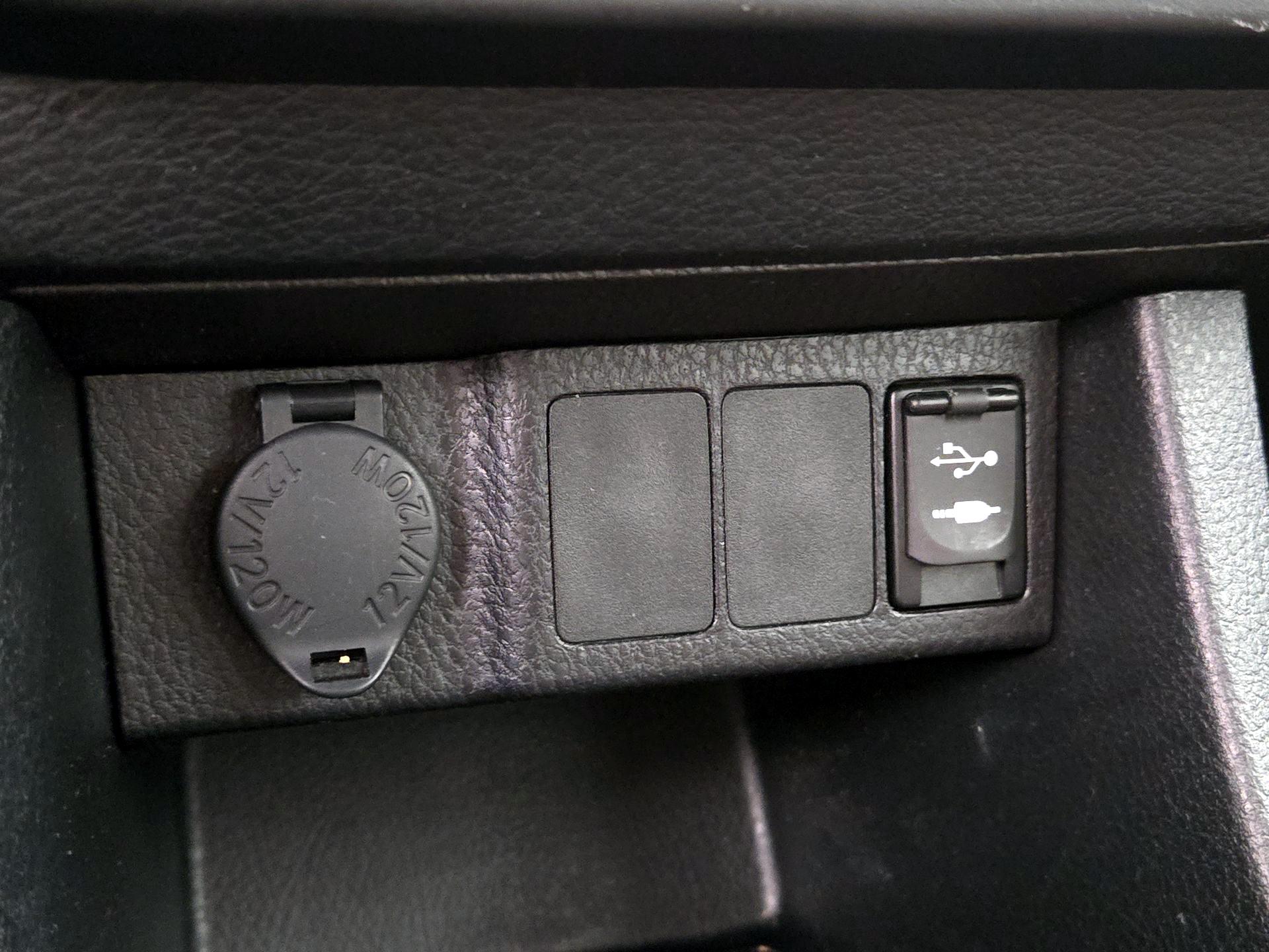 Thumbnail: 2015 Toyota Corolla - 18