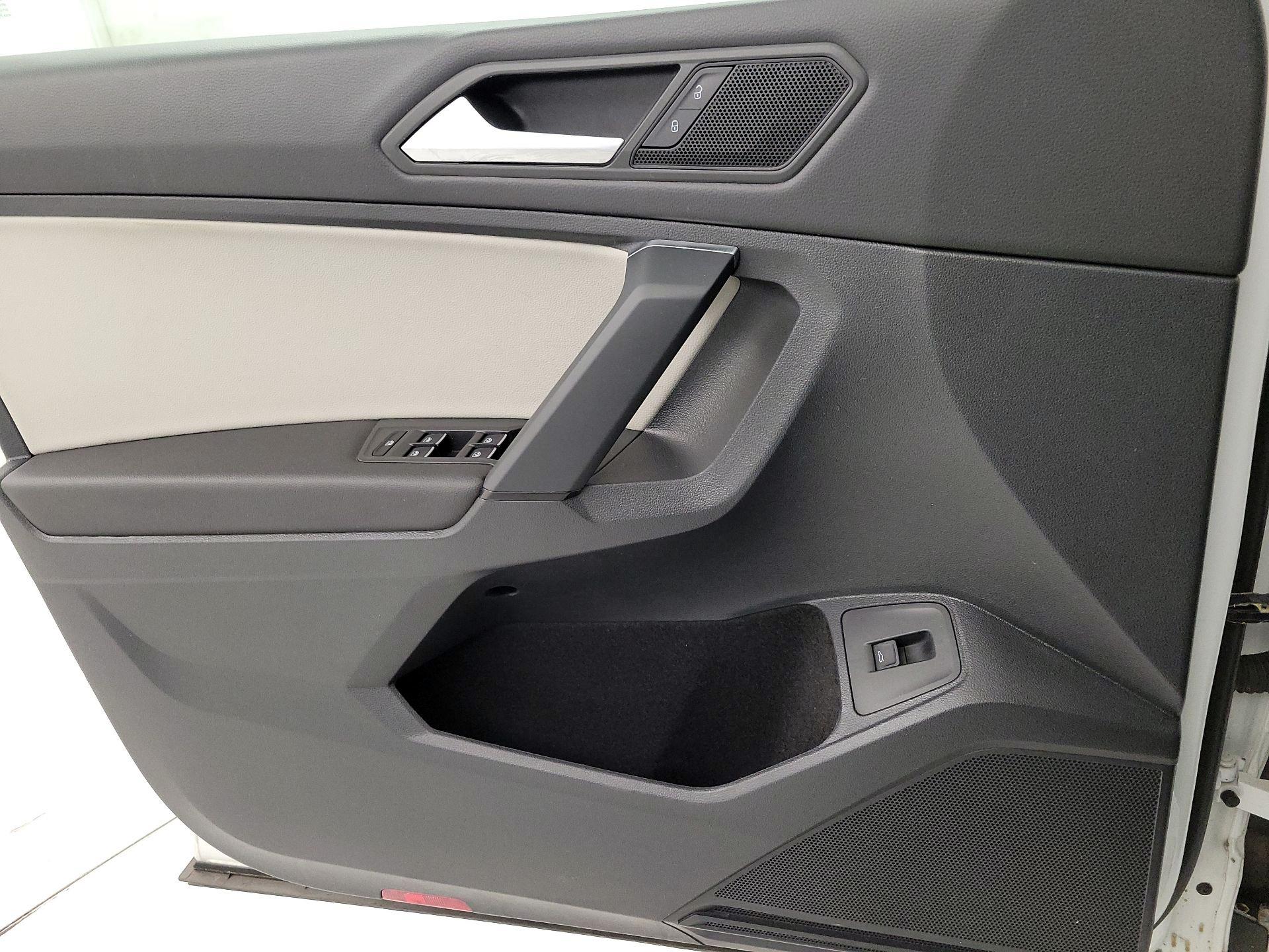 Thumbnail: 2019 Volkswagen Tiguan - 12