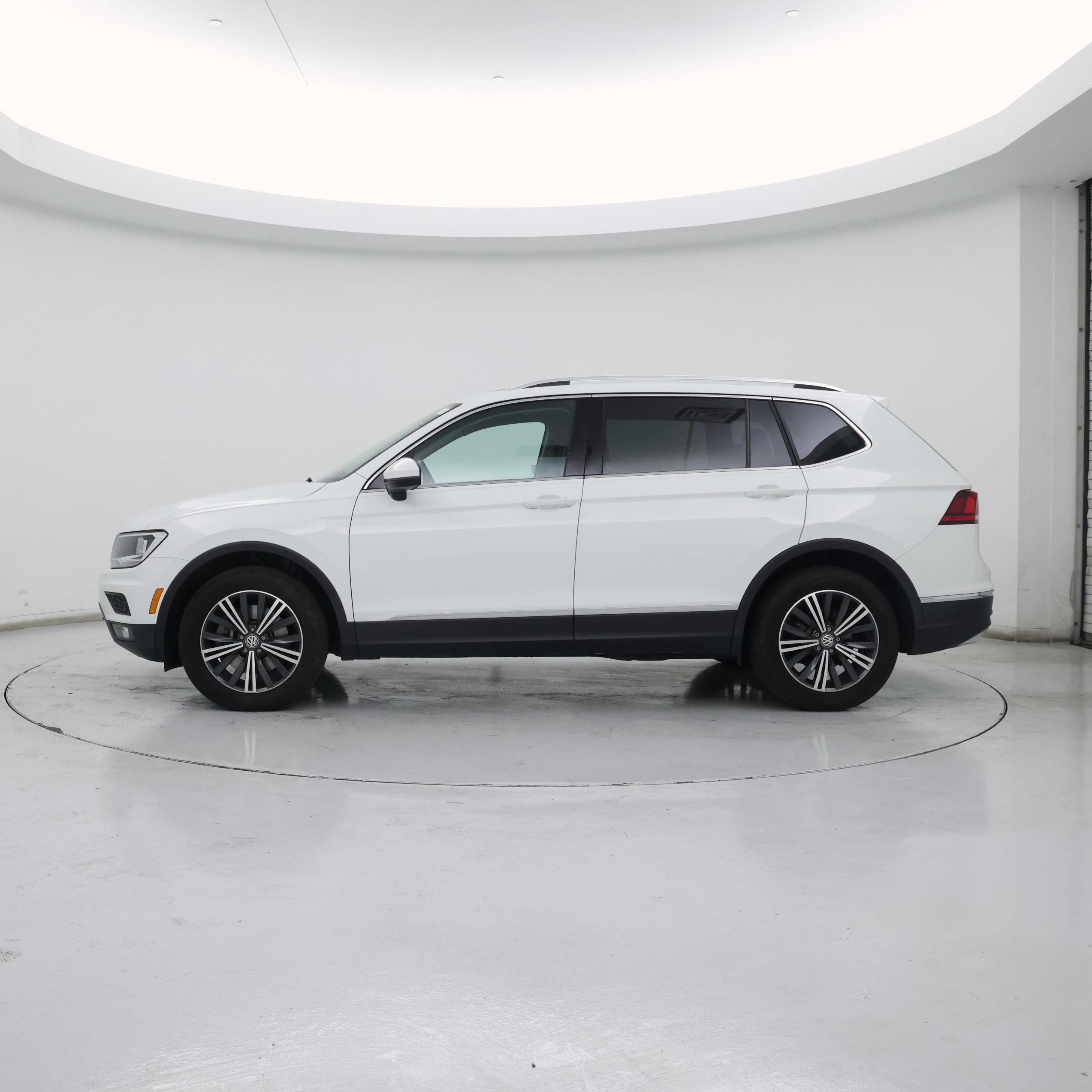 Thumbnail: 2019 Volkswagen Tiguan - 3