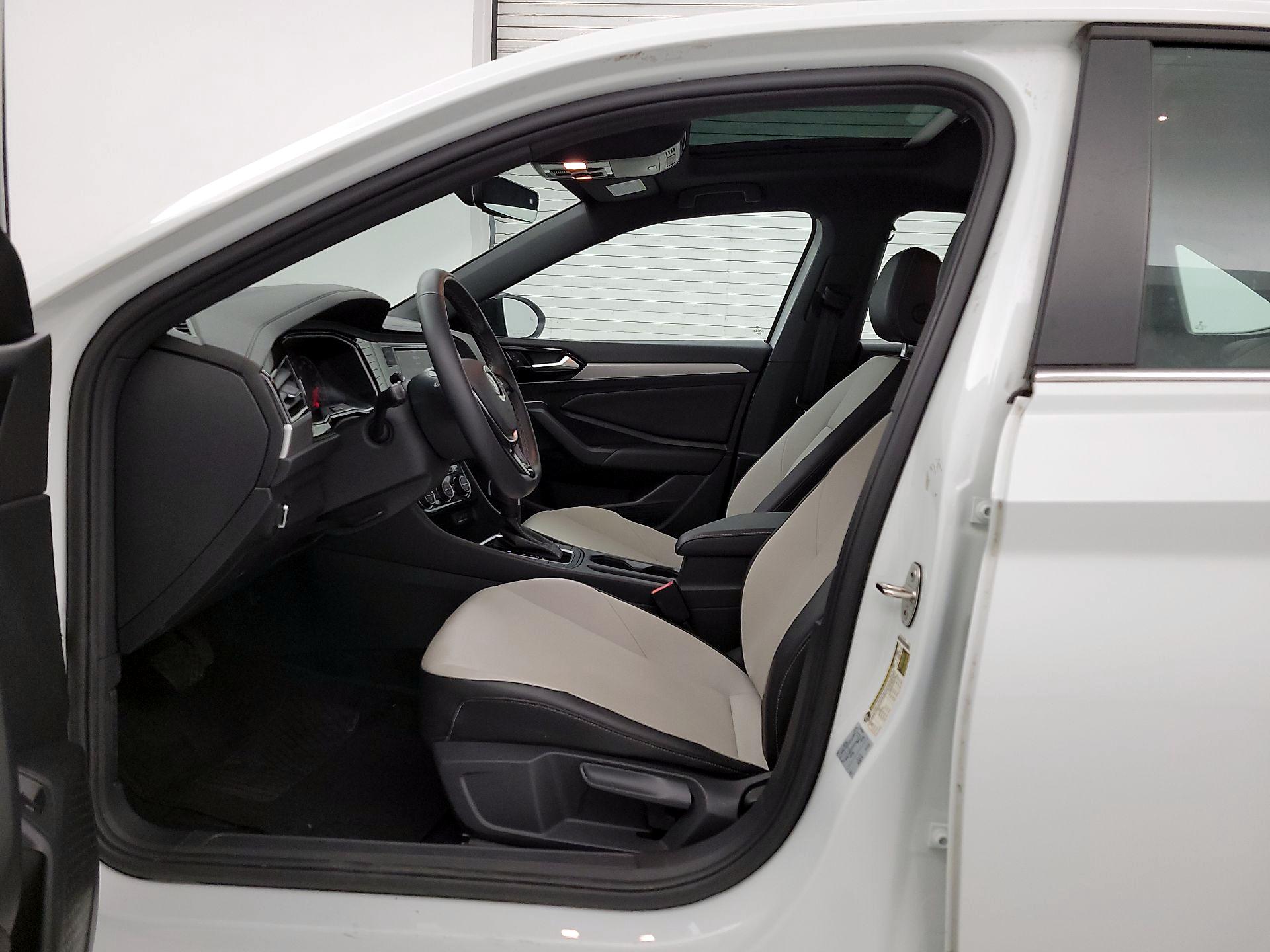 Thumbnail: 2021 Volkswagen Jetta - 11