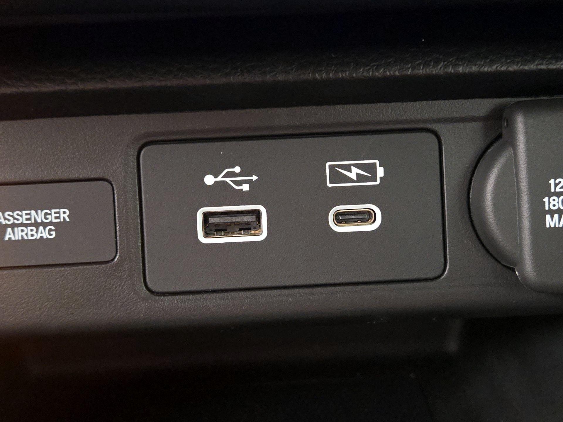 Thumbnail: 2023 Acura Integra - 18