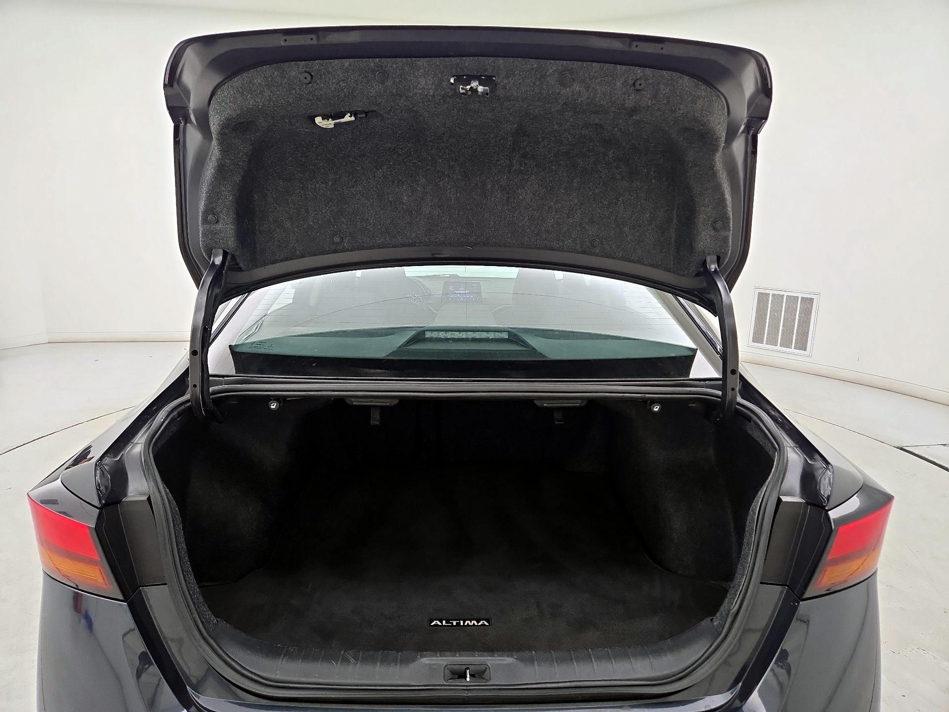 Thumbnail: 2022 Nissan Altima - 19