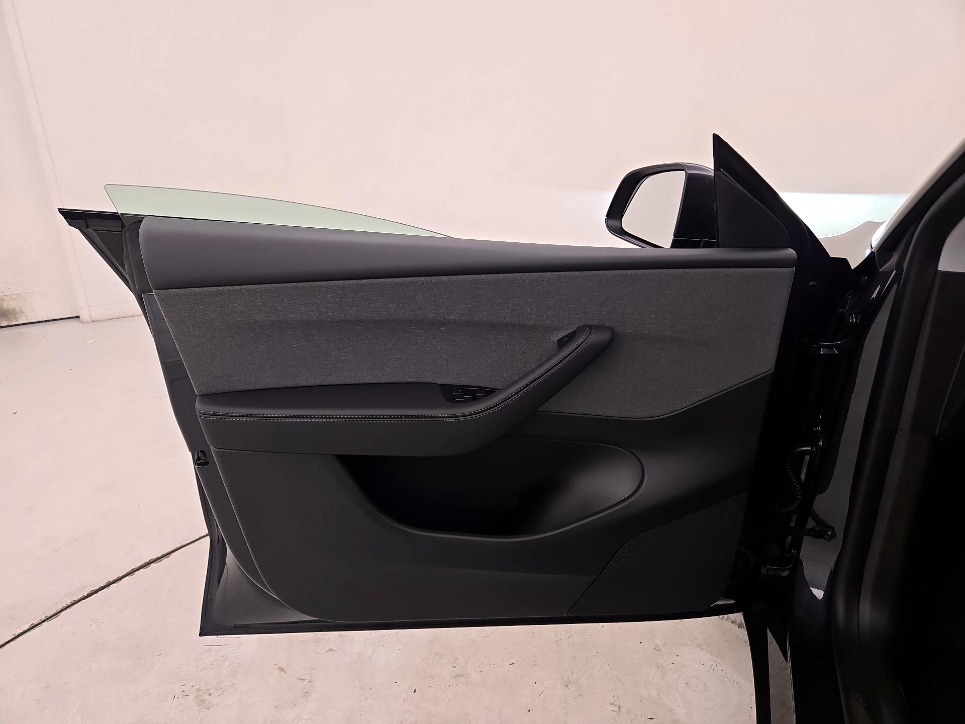 Thumbnail: 2026 Tesla Model Y - 12