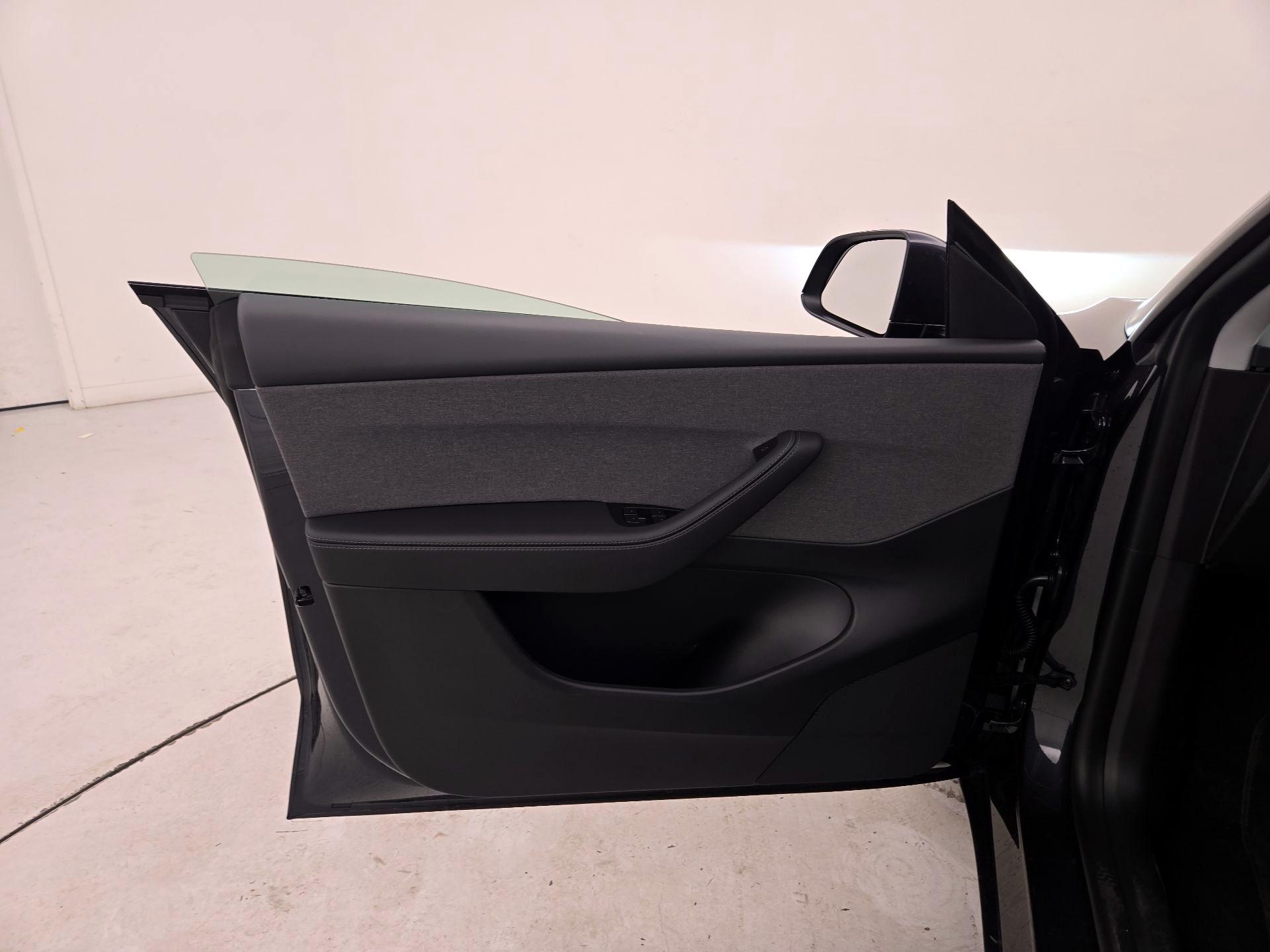 Thumbnail: 2026 Tesla Model Y - 16