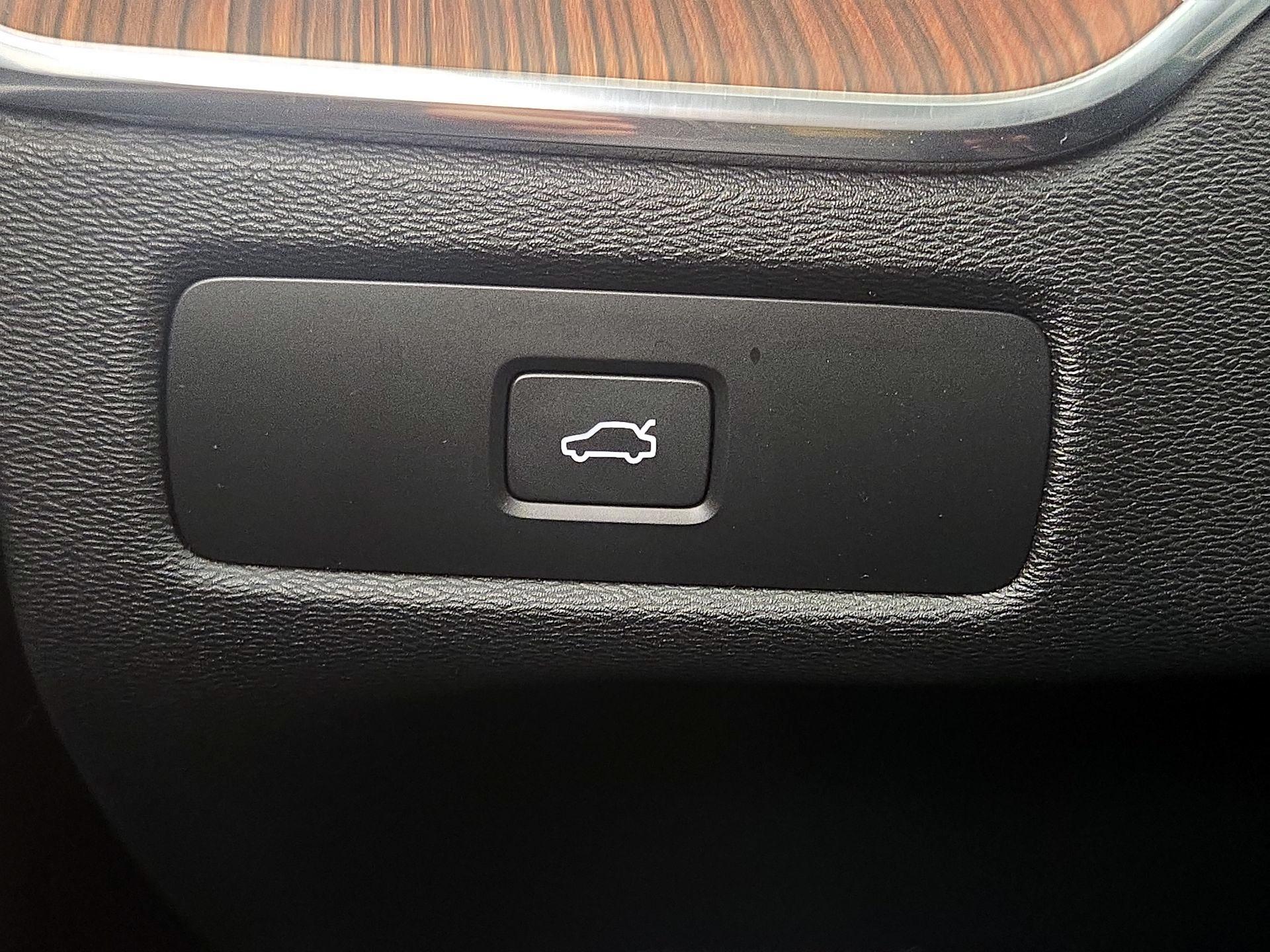 Thumbnail: 2024 Volvo XC60 - 13