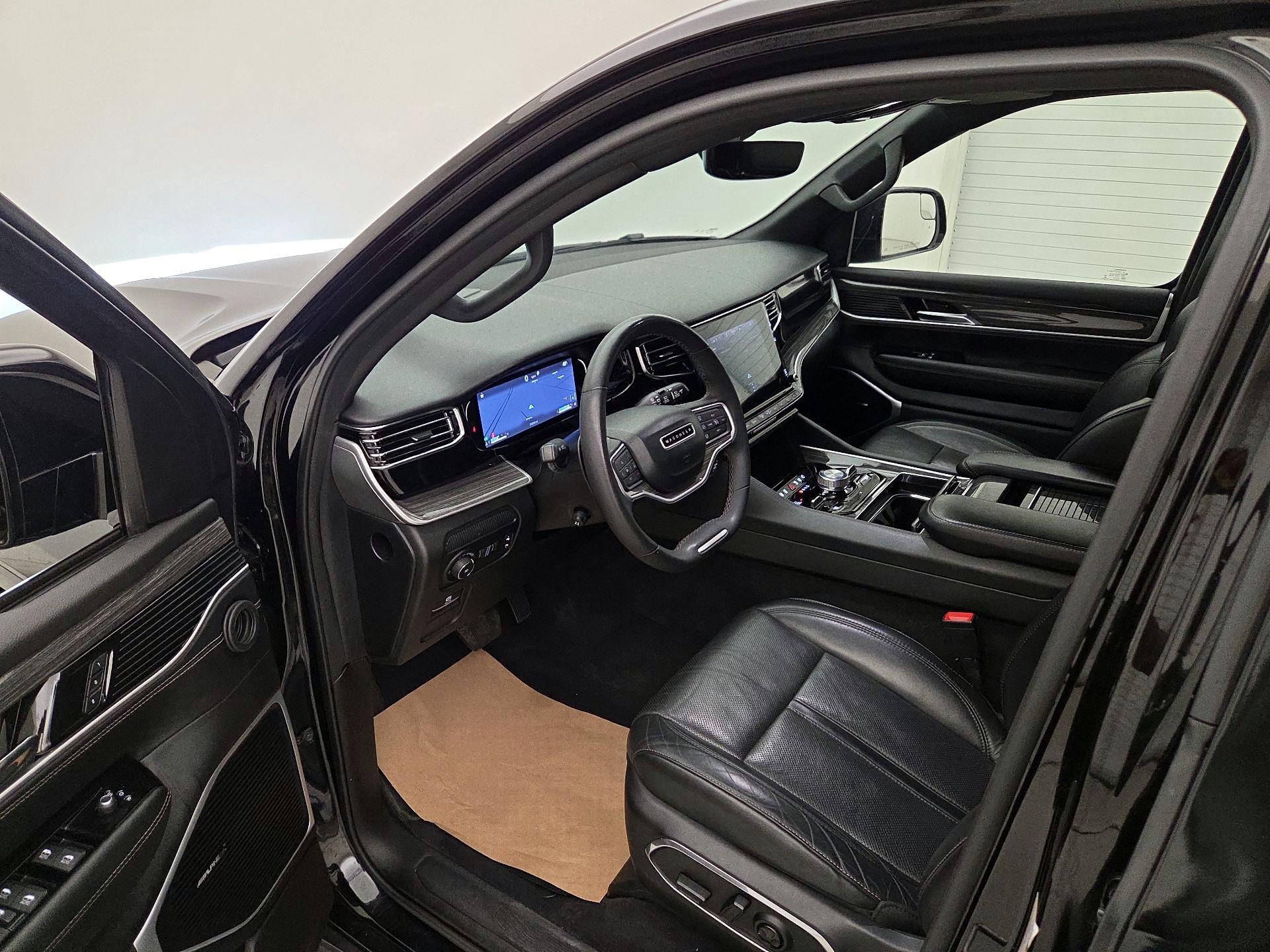 Thumbnail: 2022 Jeep Wagoneer - 11