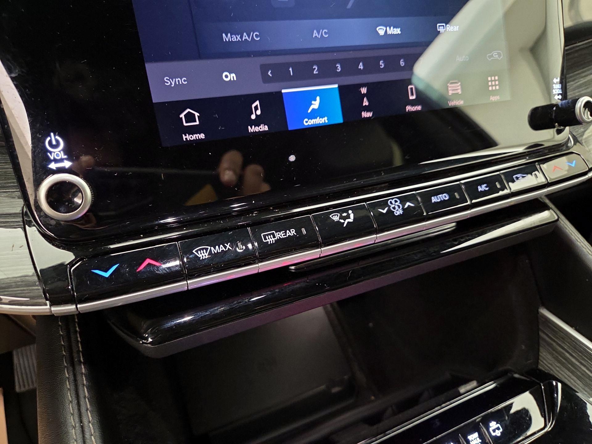 Thumbnail: 2022 Jeep Wagoneer - 17