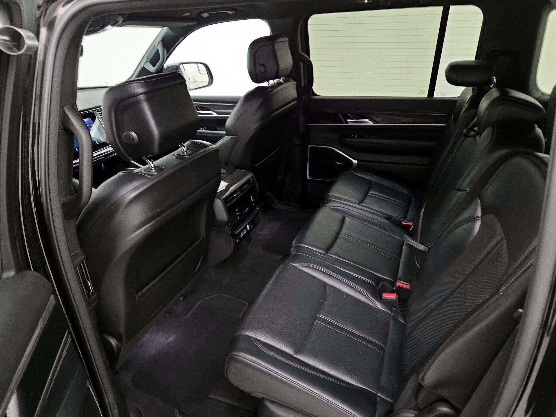 Thumbnail: 2022 Jeep Wagoneer - 20