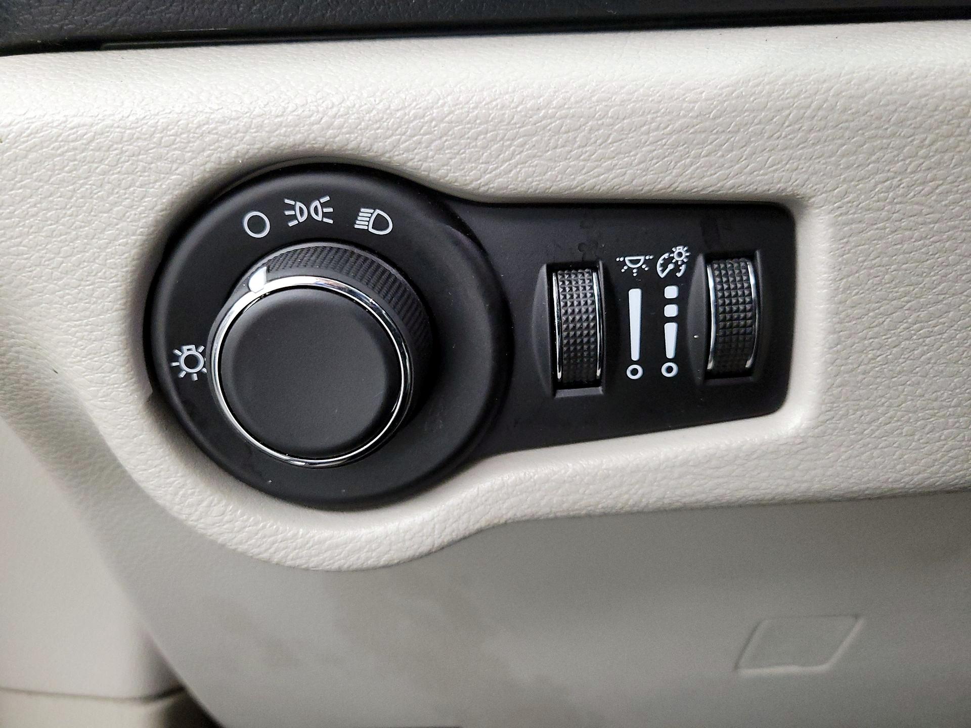 Thumbnail: 2017 Chrysler Pacifica - 13