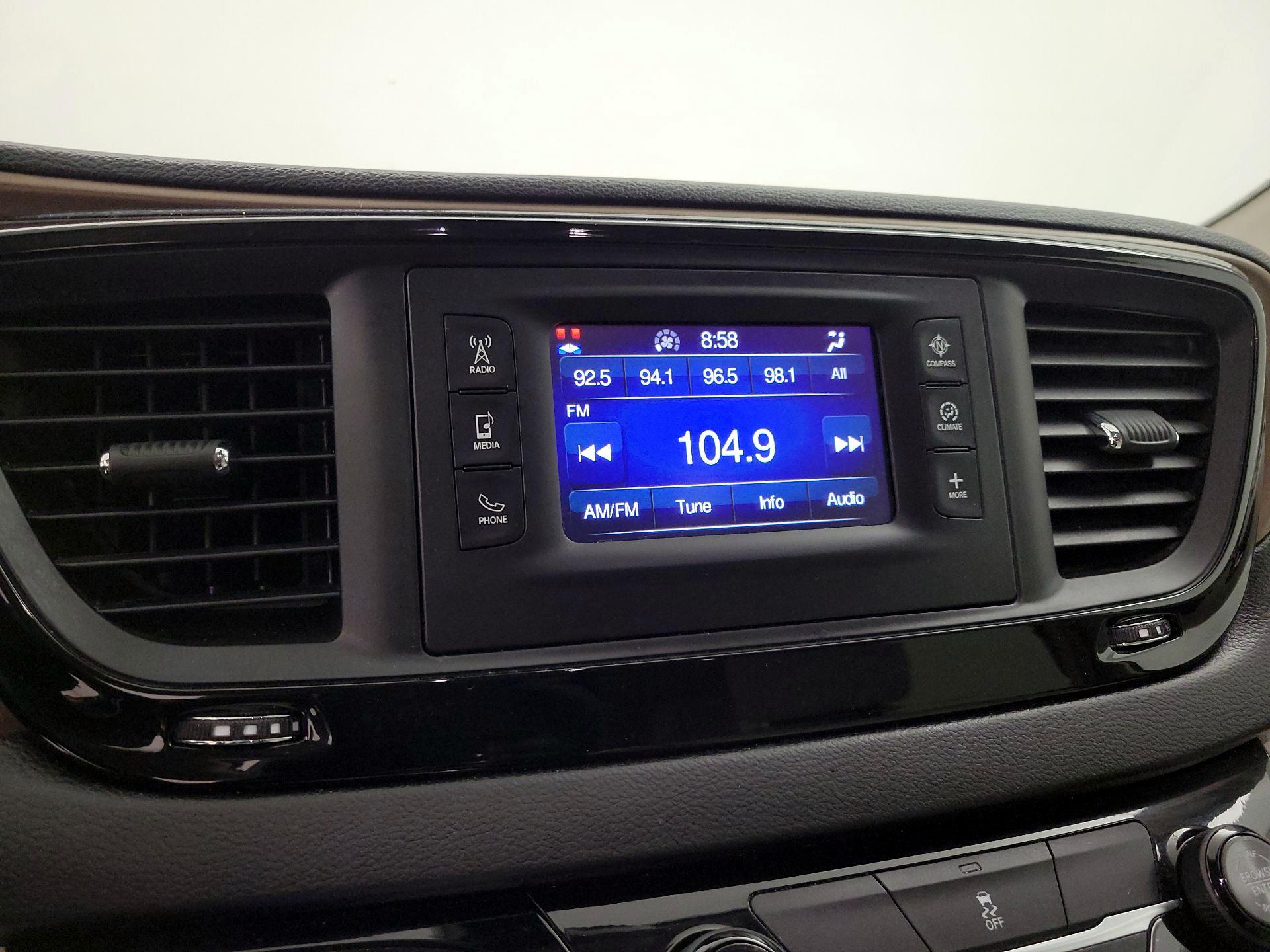 Thumbnail: 2017 Chrysler Pacifica - 15