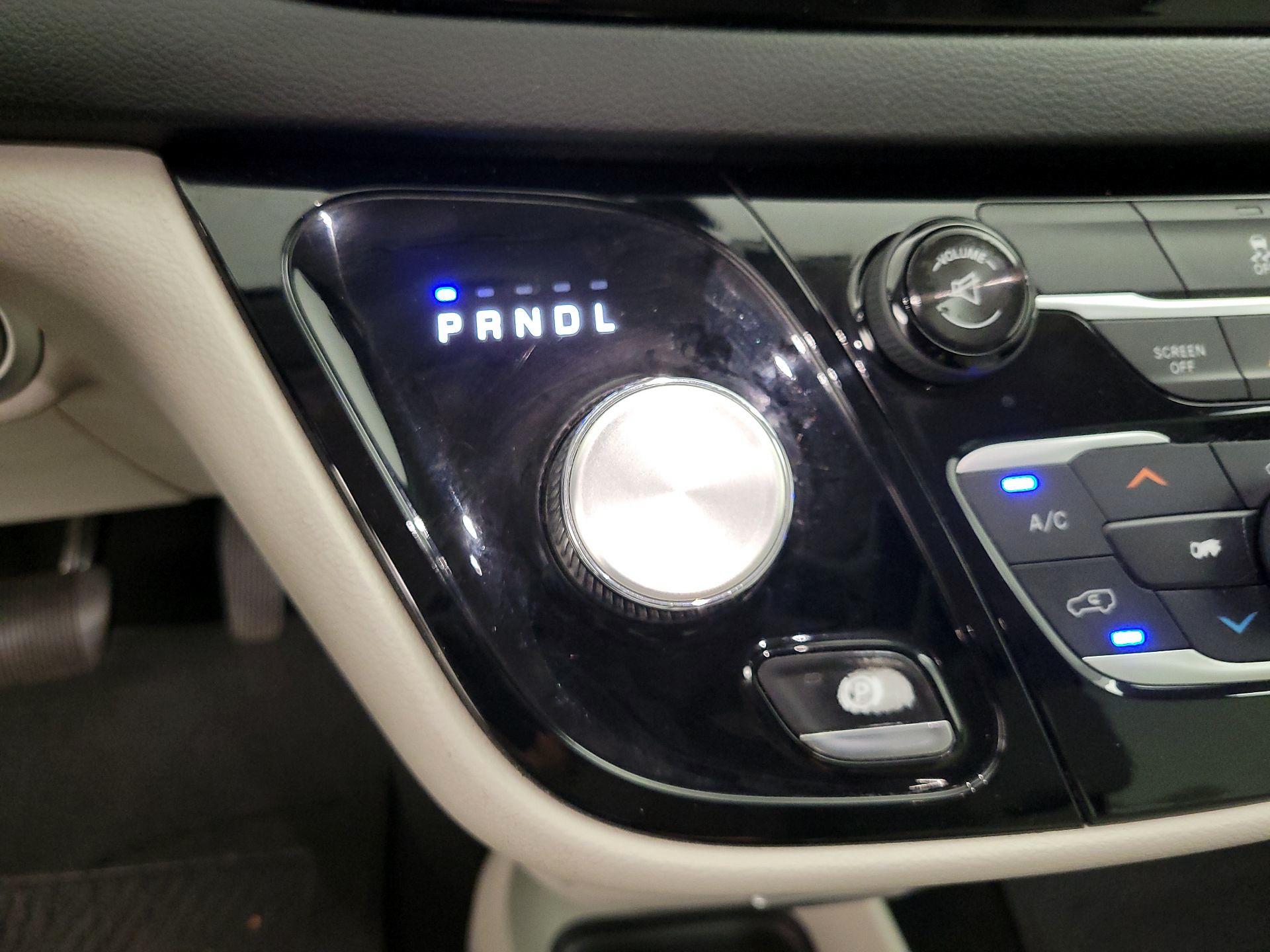 Thumbnail: 2017 Chrysler Pacifica - 17