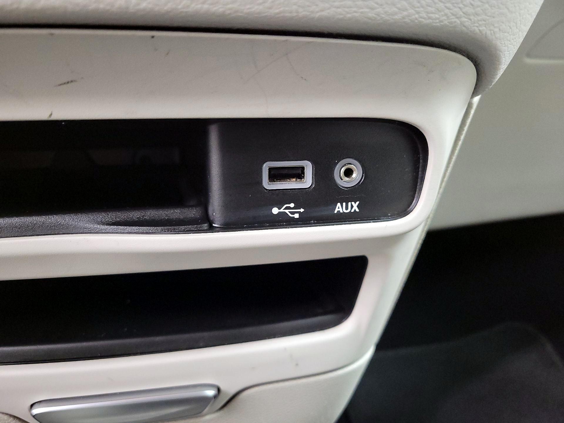 Thumbnail: 2017 Chrysler Pacifica - 18