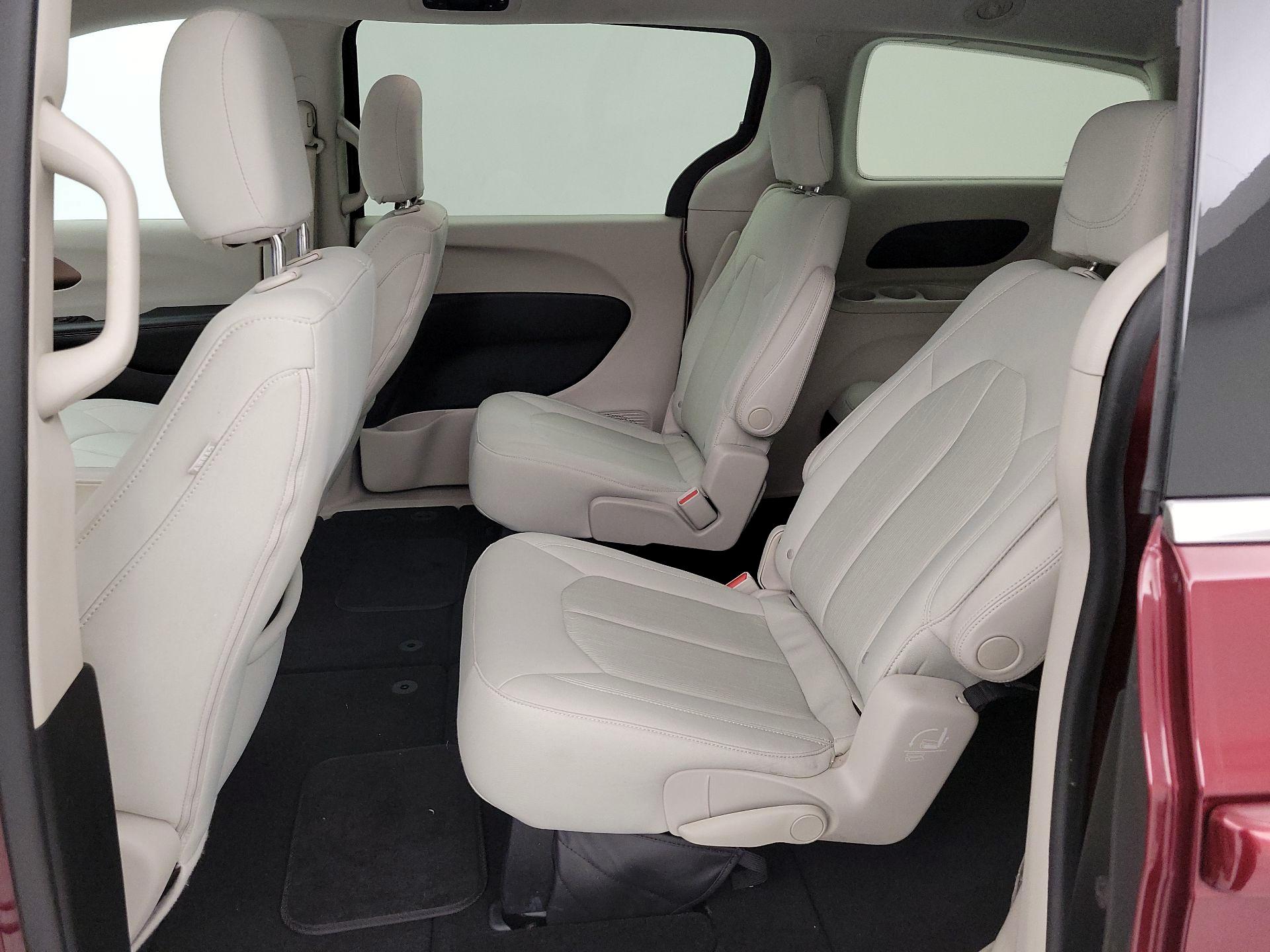 Thumbnail: 2017 Chrysler Pacifica - 19