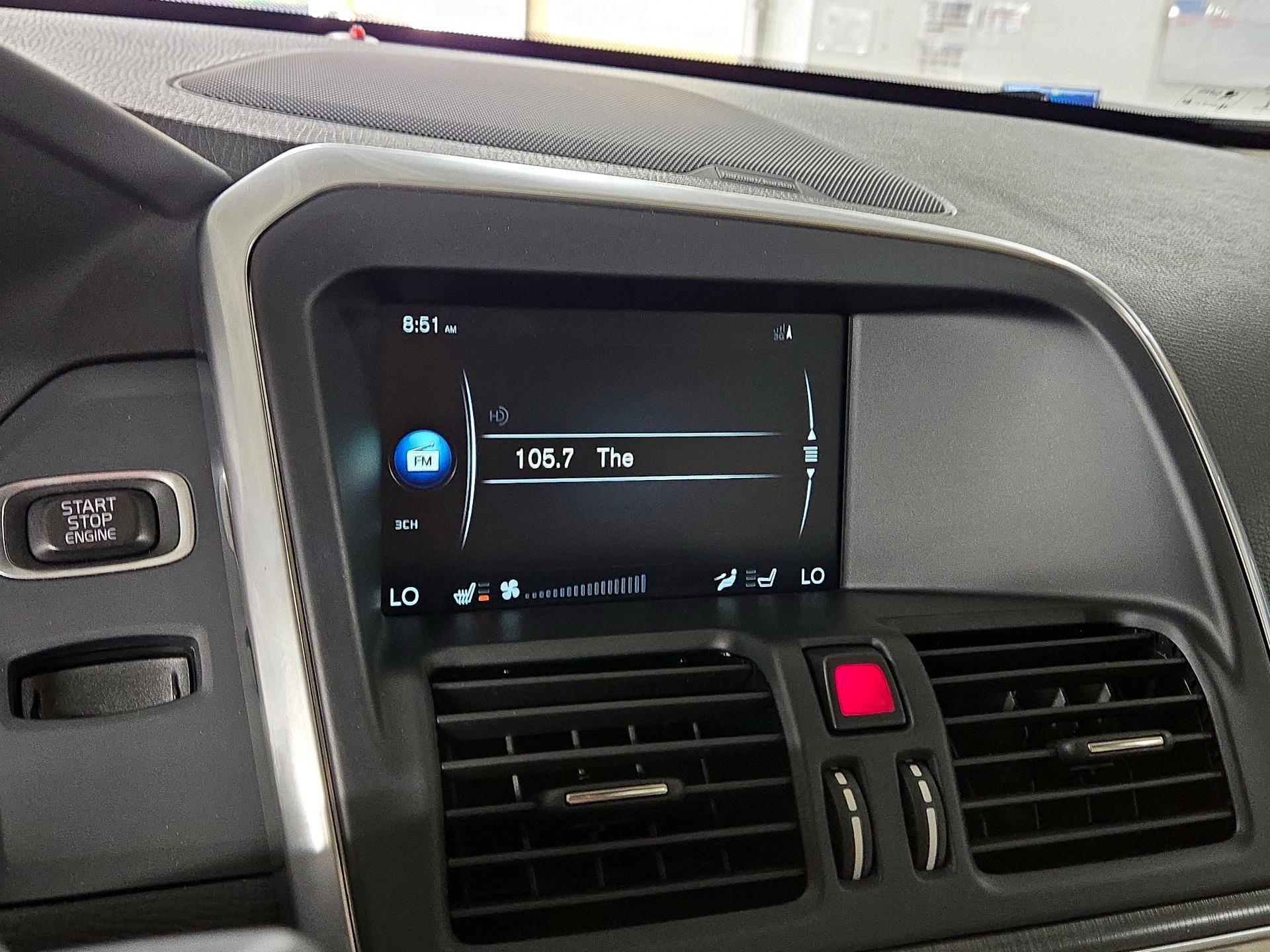 Thumbnail: 2016 Volvo XC60 - 16