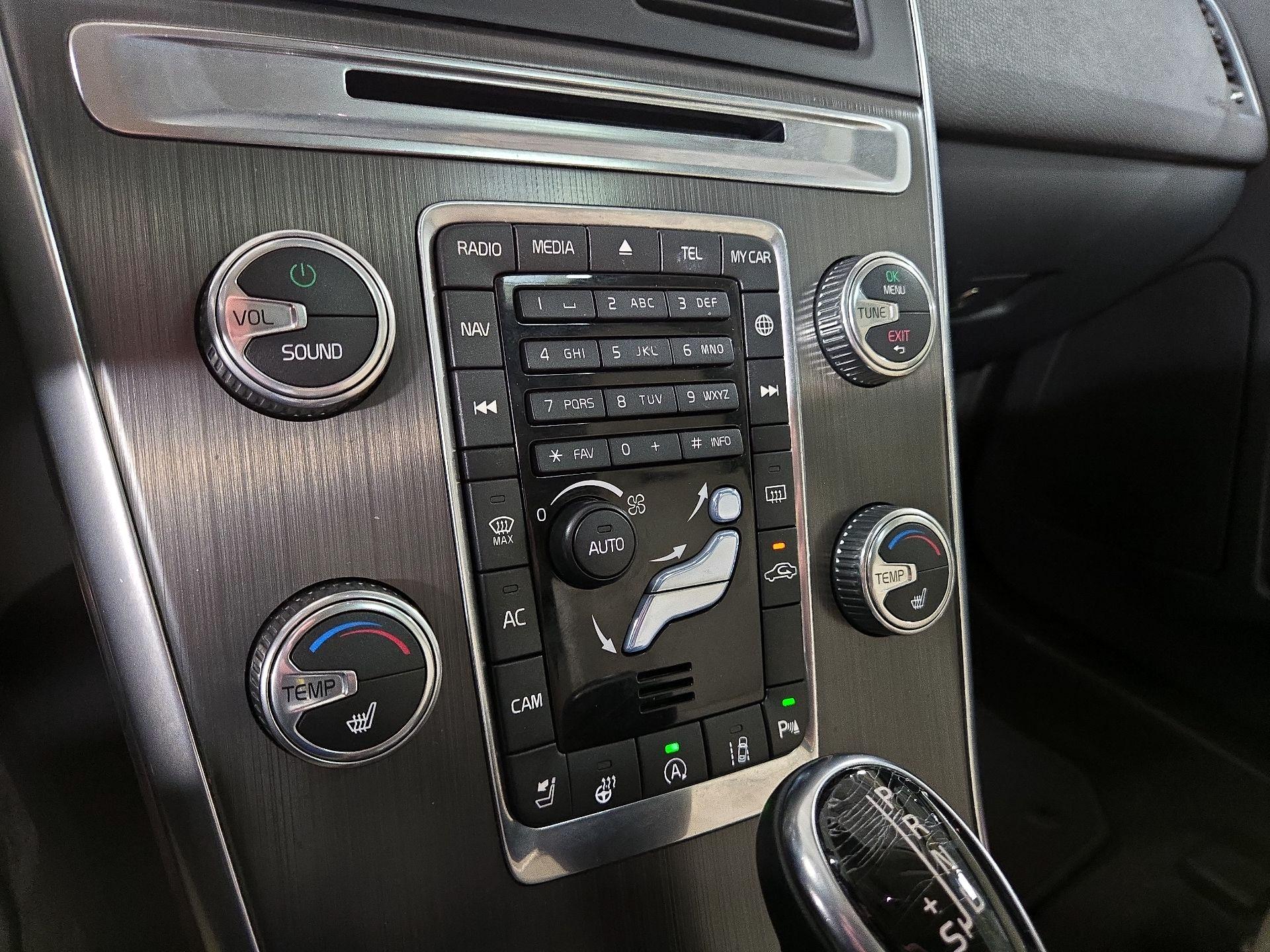 Thumbnail: 2016 Volvo XC60 - 17