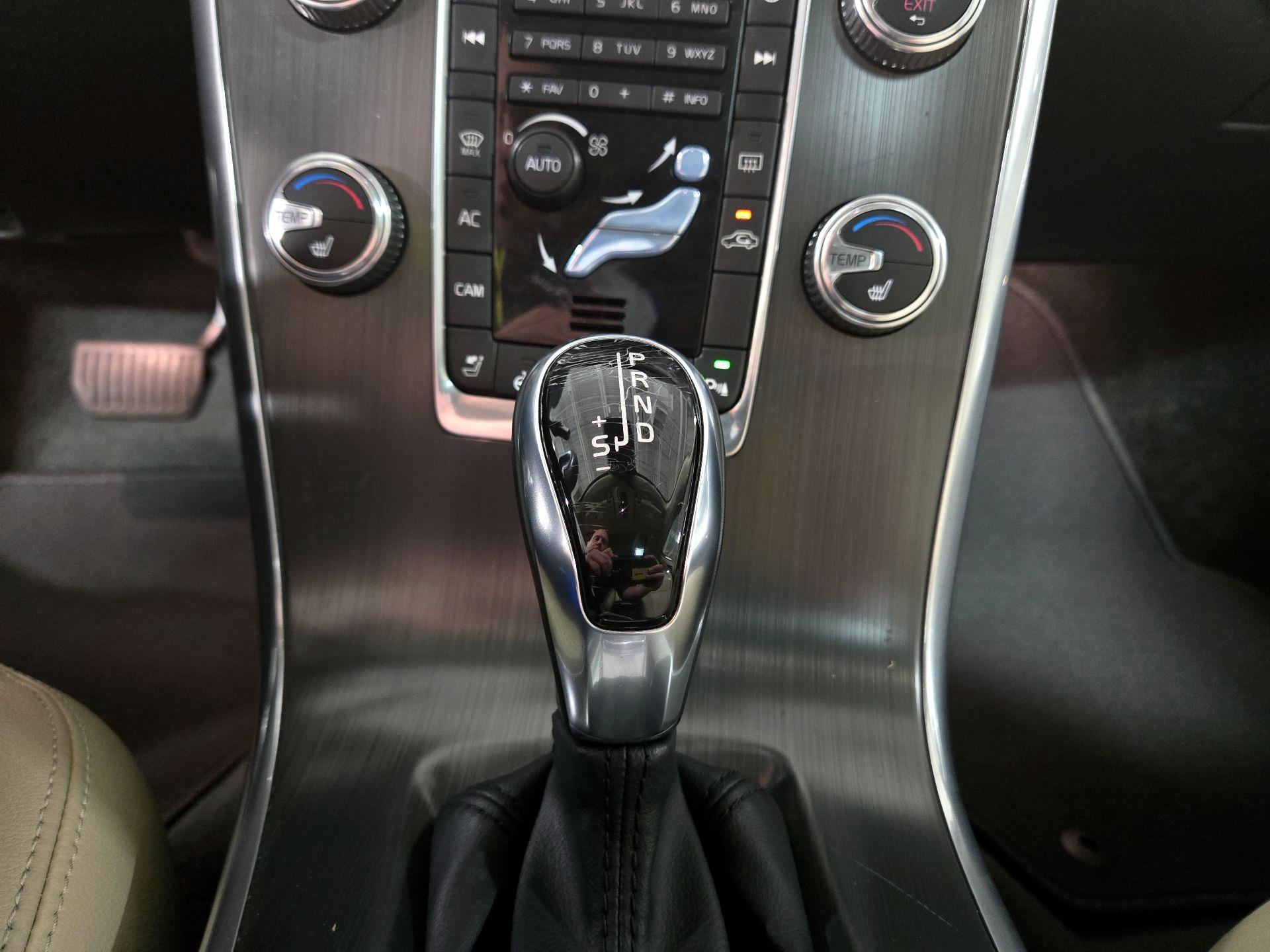 Thumbnail: 2016 Volvo XC60 - 18